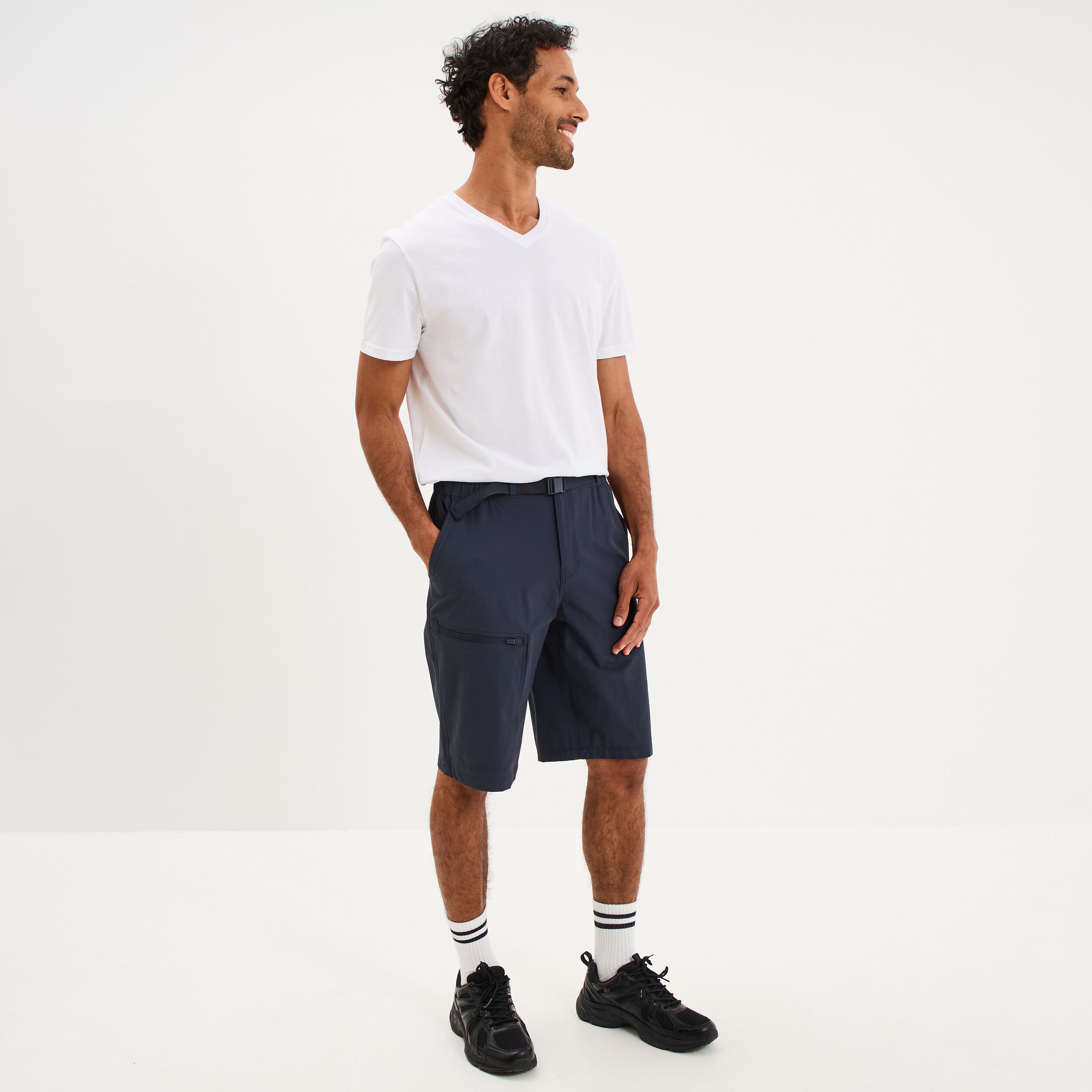 Short de randonn&eacute;e respirant gris fonc&eacute; homme