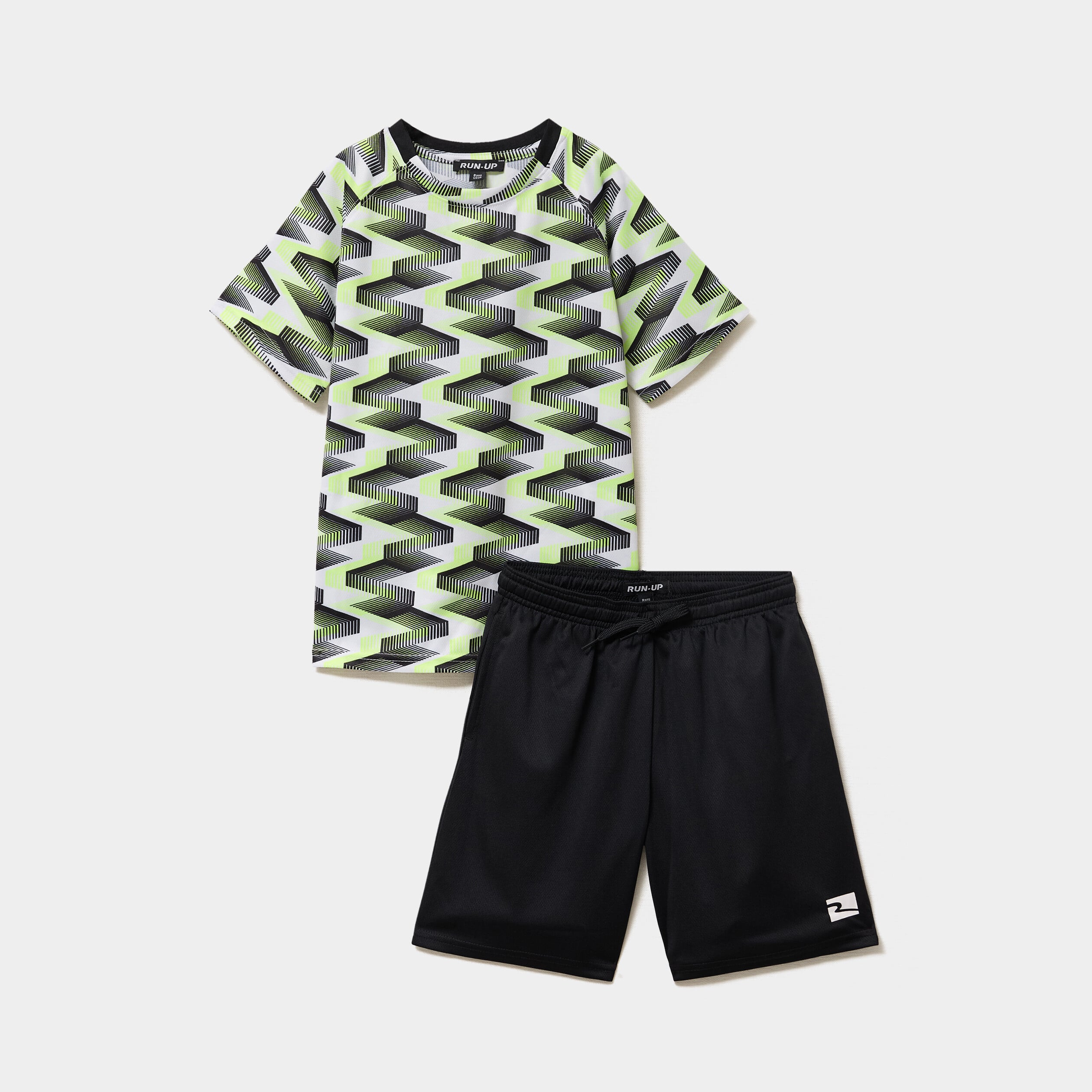 Ensemble de foot short et t-shirt noir gar&ccedil;on