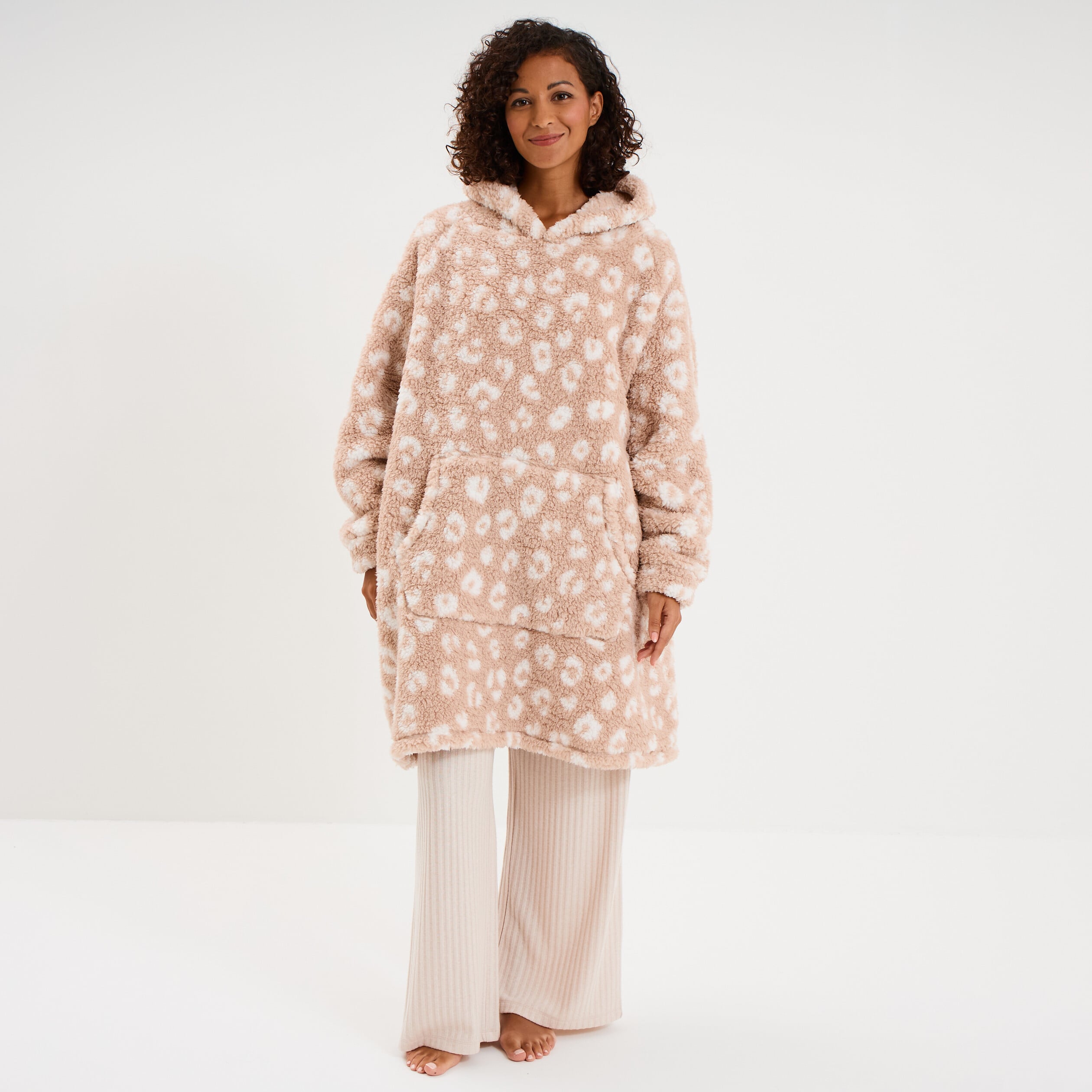 Poncho plaid effet polaire &agrave; capuche rose poudr&eacute;e femme