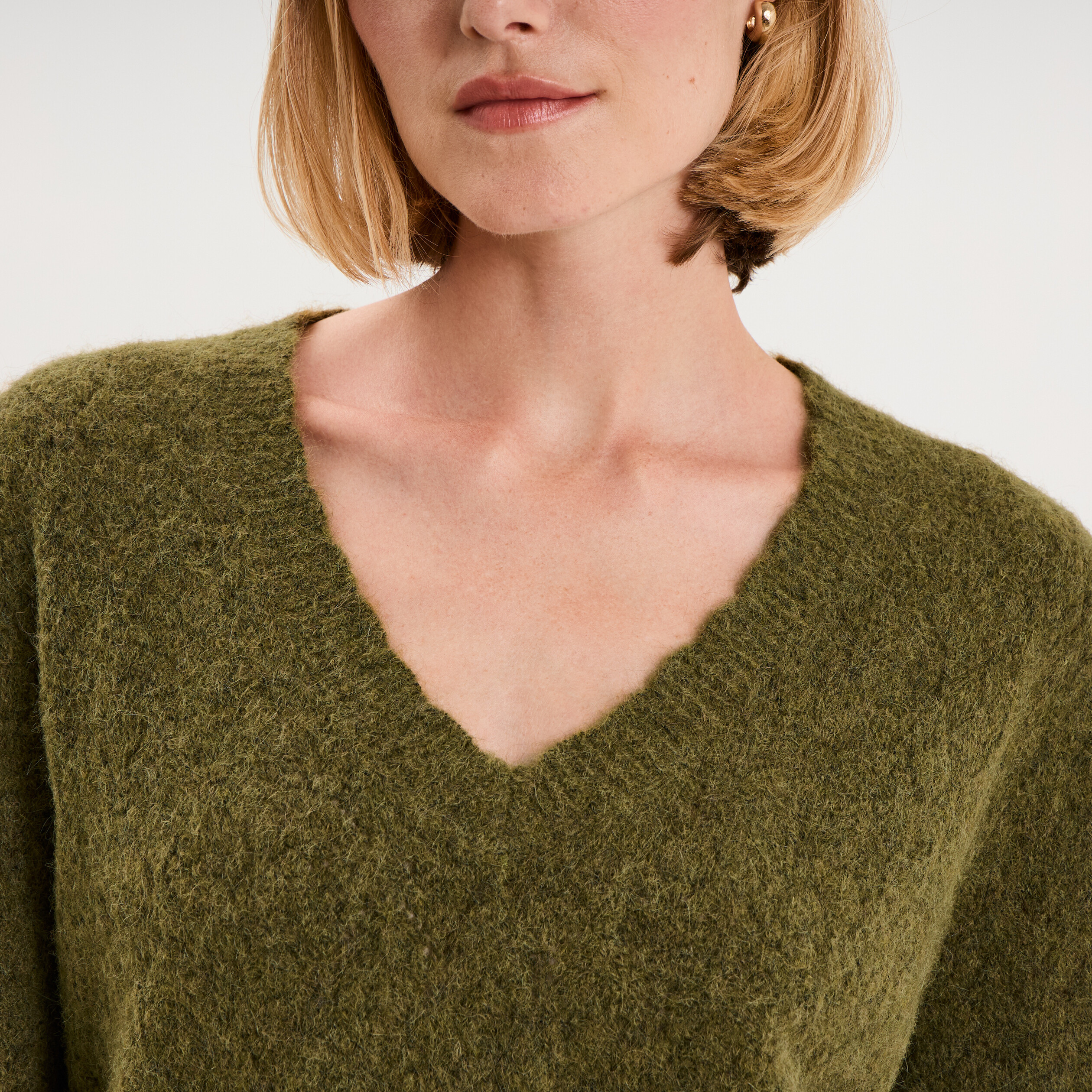 Pull col V ajour&eacute; manches longues vert olive femme