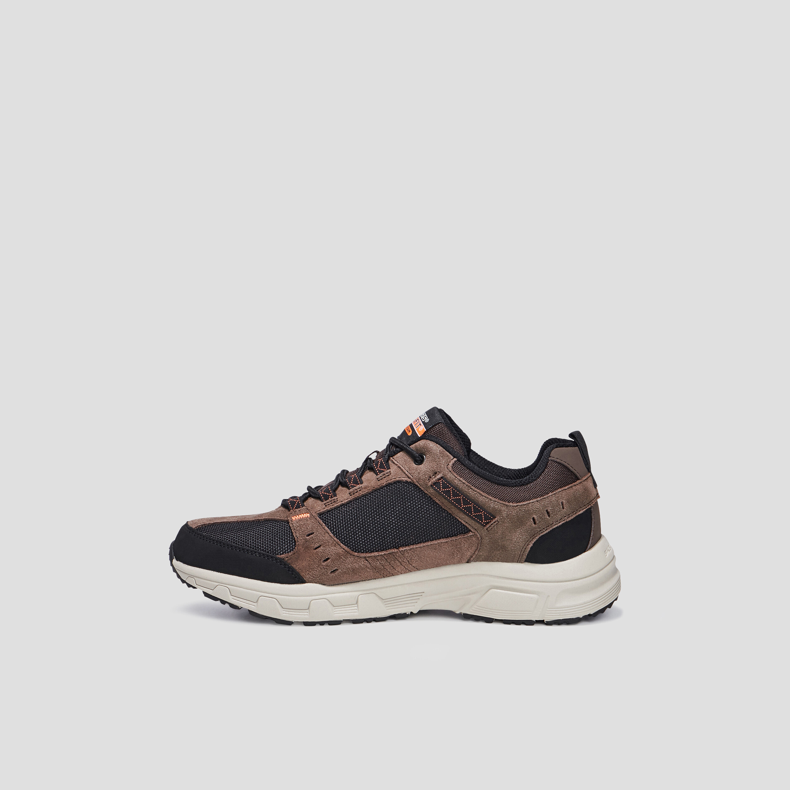 Runnings &agrave; m&eacute;moire de forme Skechers marron homme