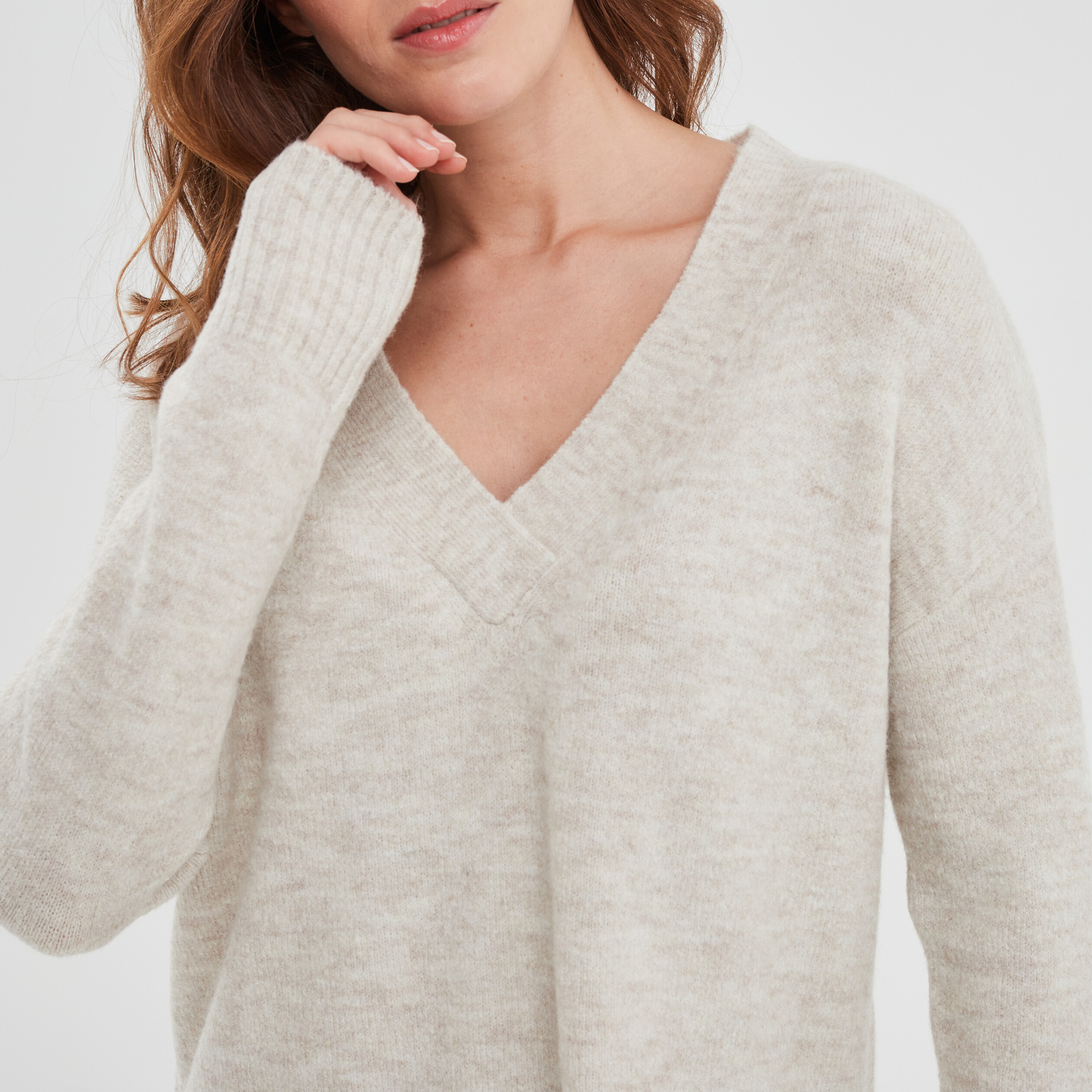 Pull col en V fentes aux côtés ecru femme