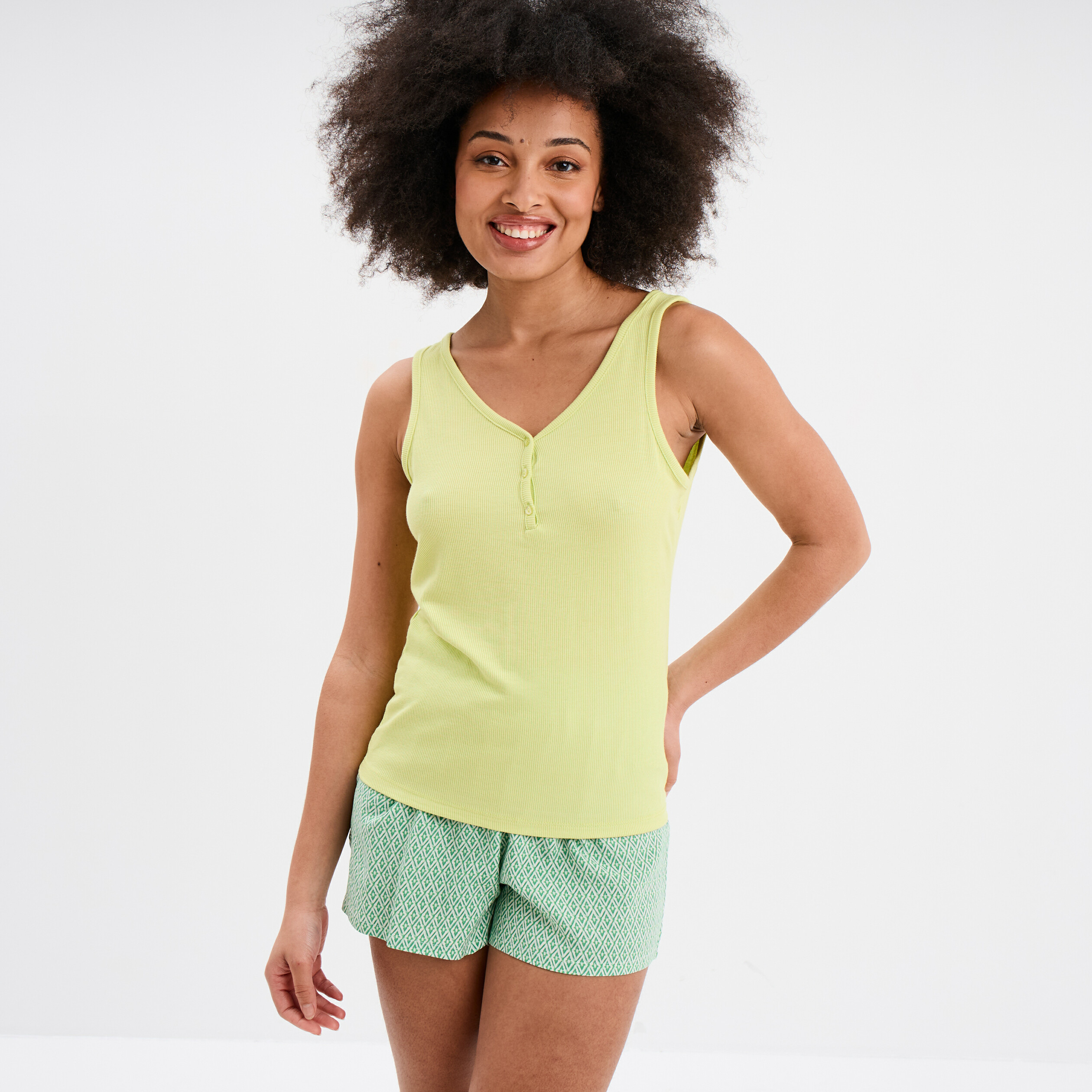 ensemble pyjama short et debardeur vert femme Ensemble pyjama short et débardeur vert femme