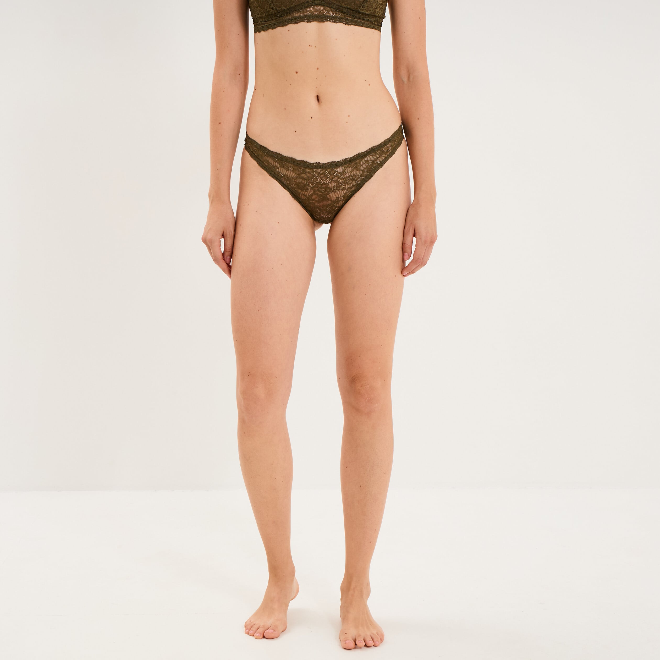 Tanga en dentelle doublure coton vert kaki femme