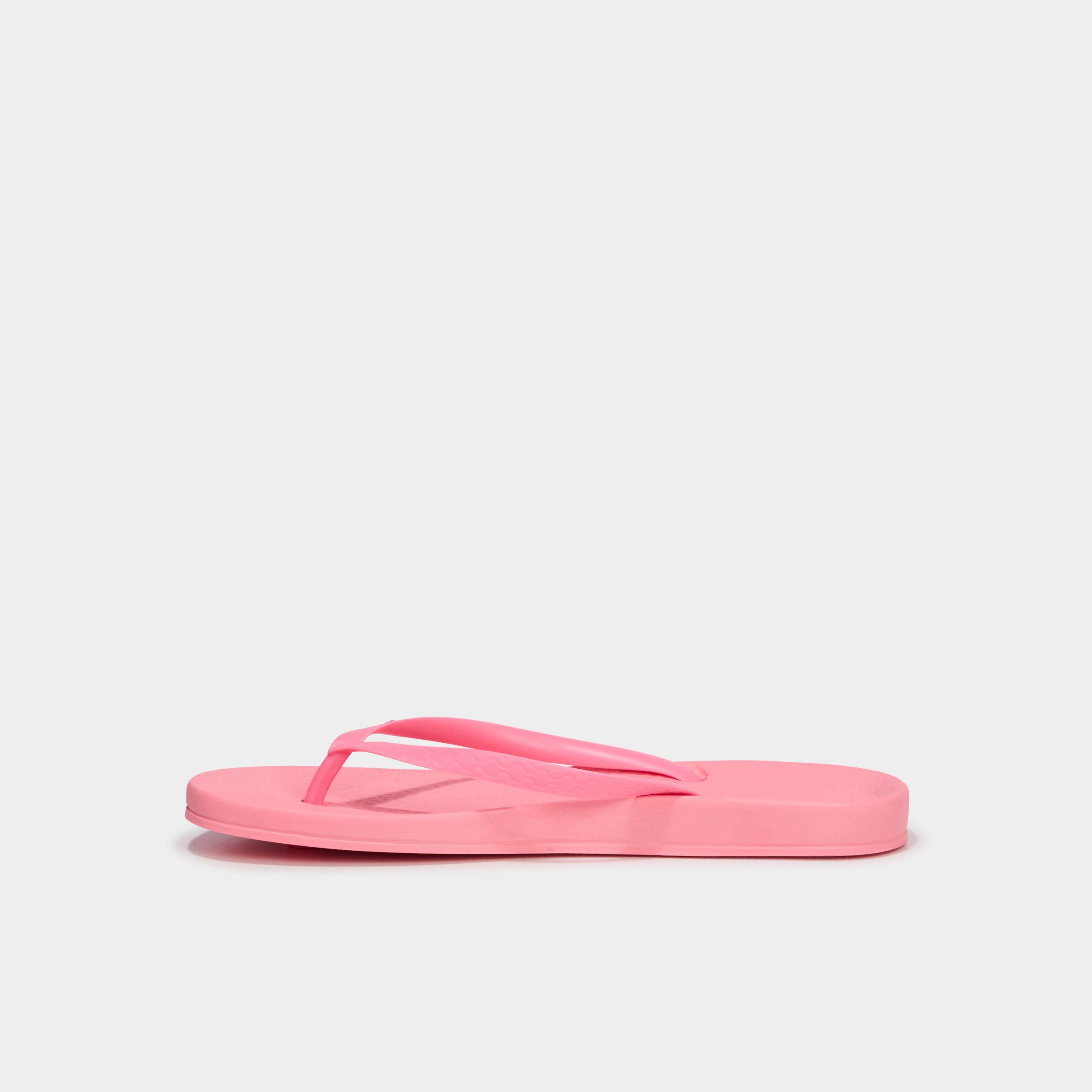 Tongs rose poudr&eacute;e femme