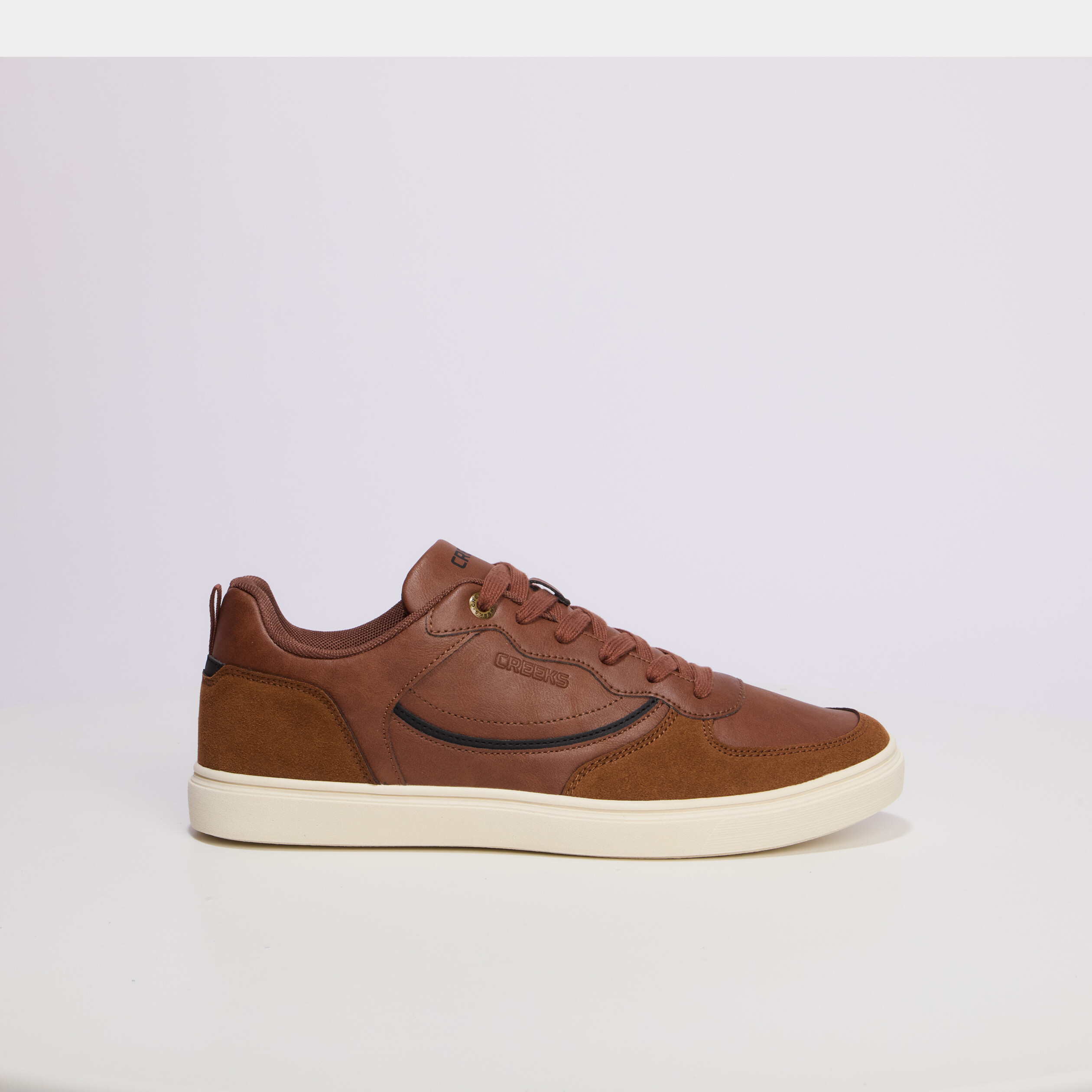 Baskets &agrave; lacets marron homme