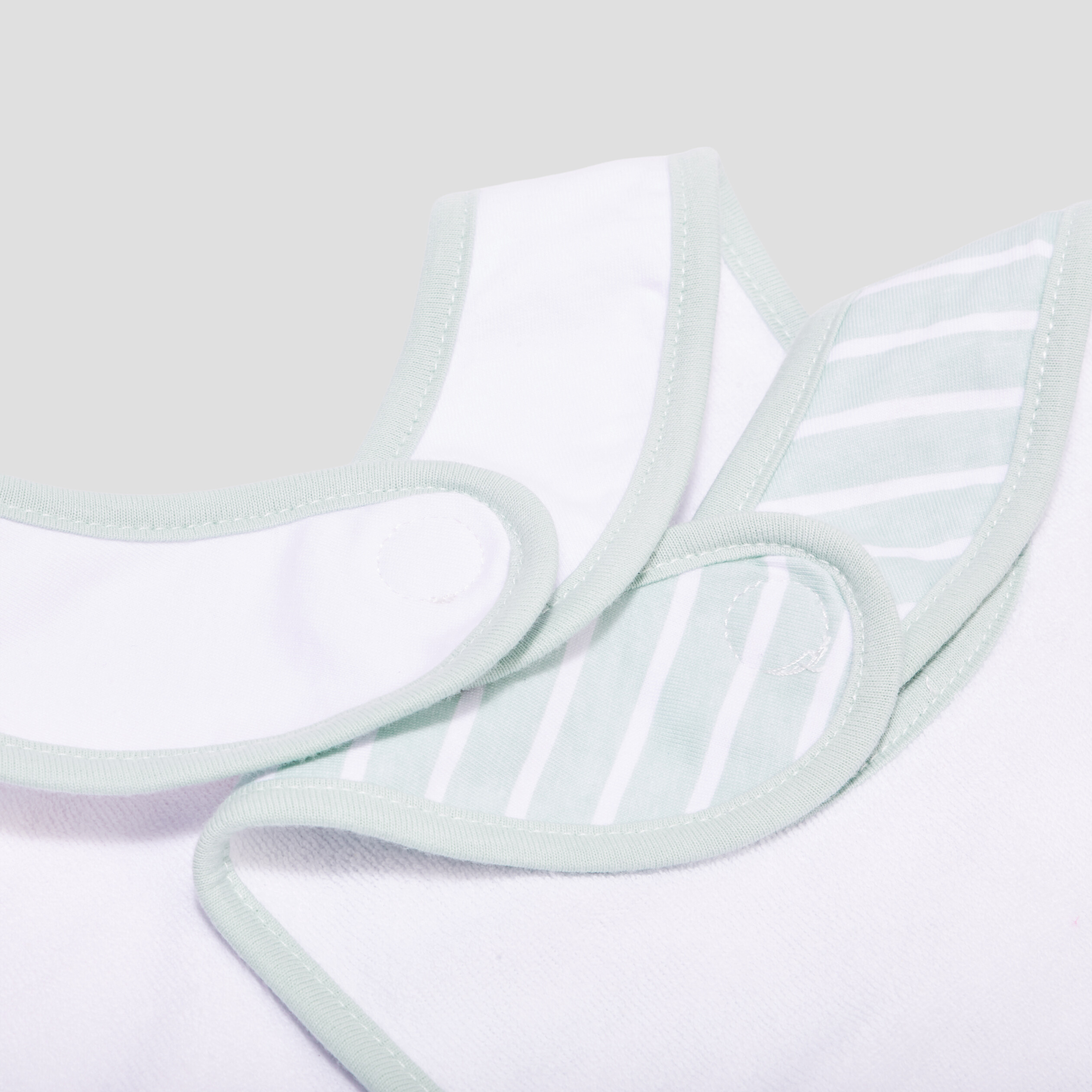 Lot 2 bavoirs coton pingouin bleu gris bébé