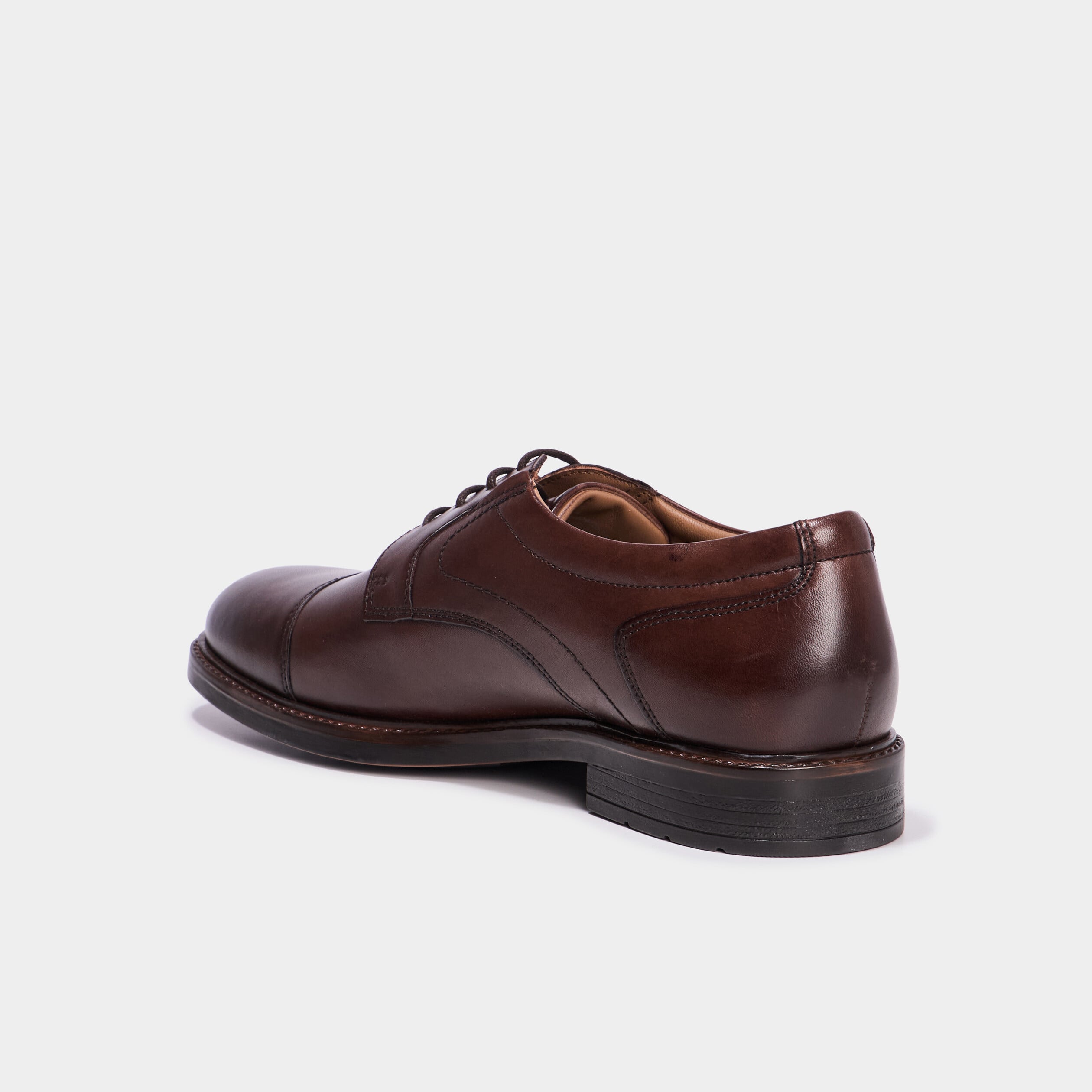 Derbies en cuir &agrave; bout rond marron homme