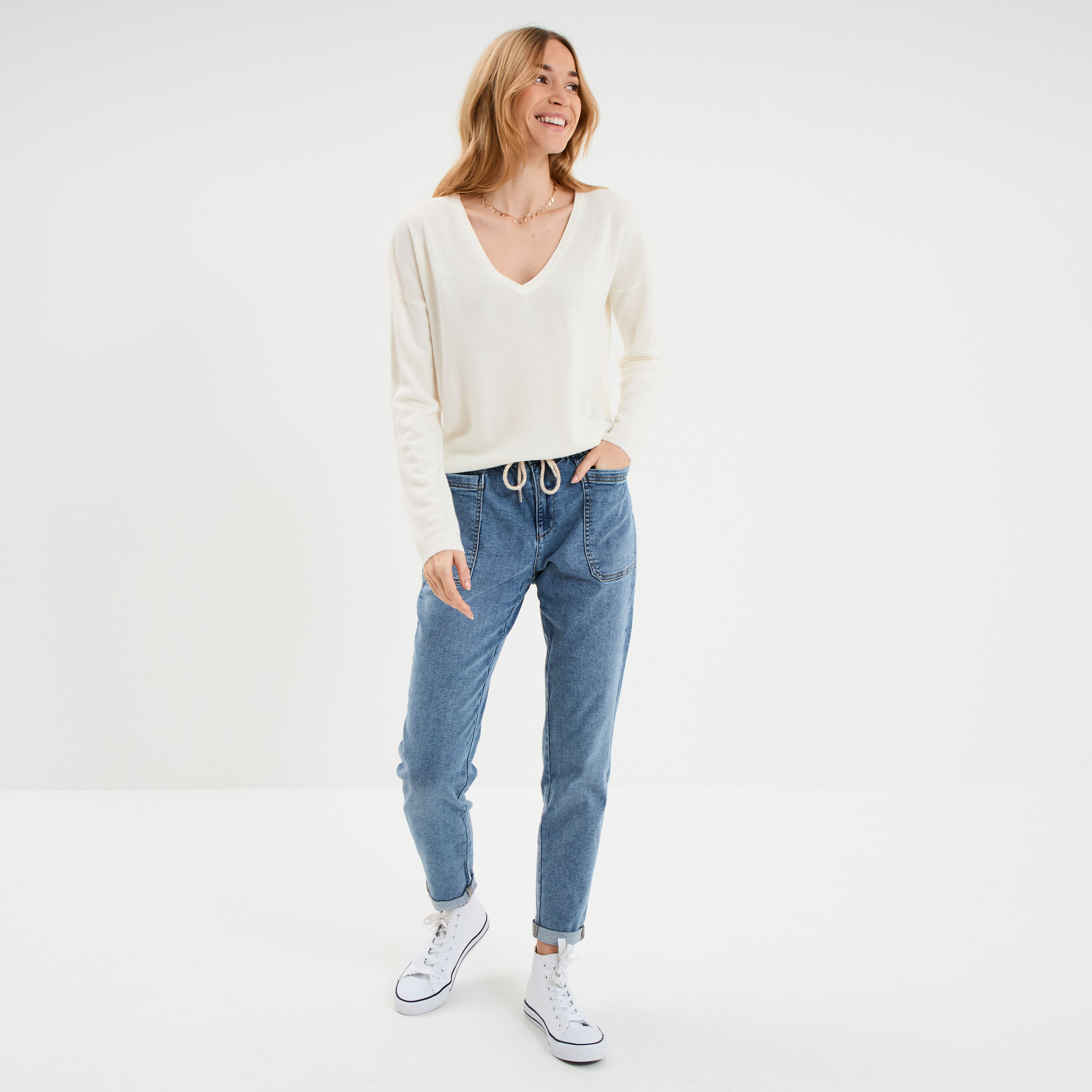 Pull col en V manches longues blanc femme