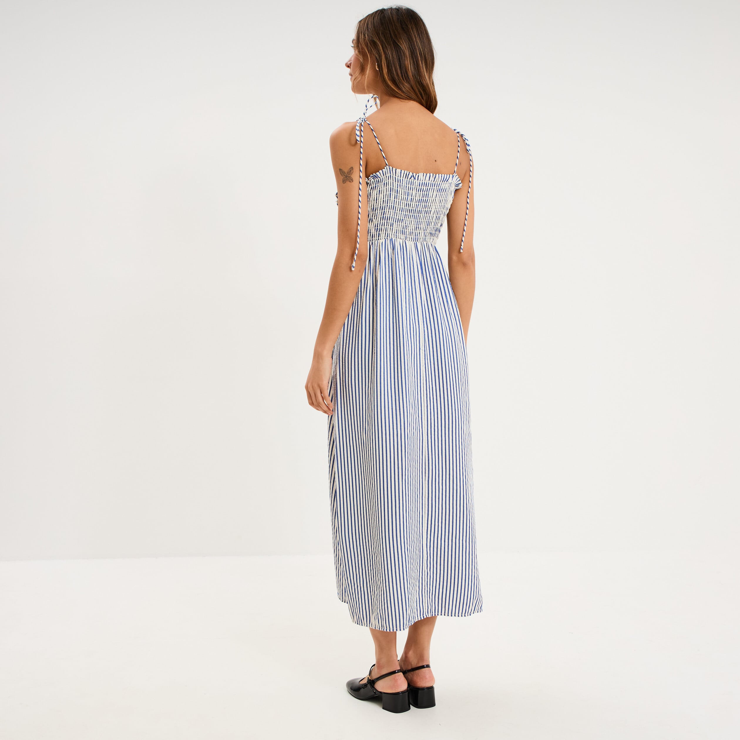 Robe longue &agrave; bretelles et haut smock&eacute; bleu femme