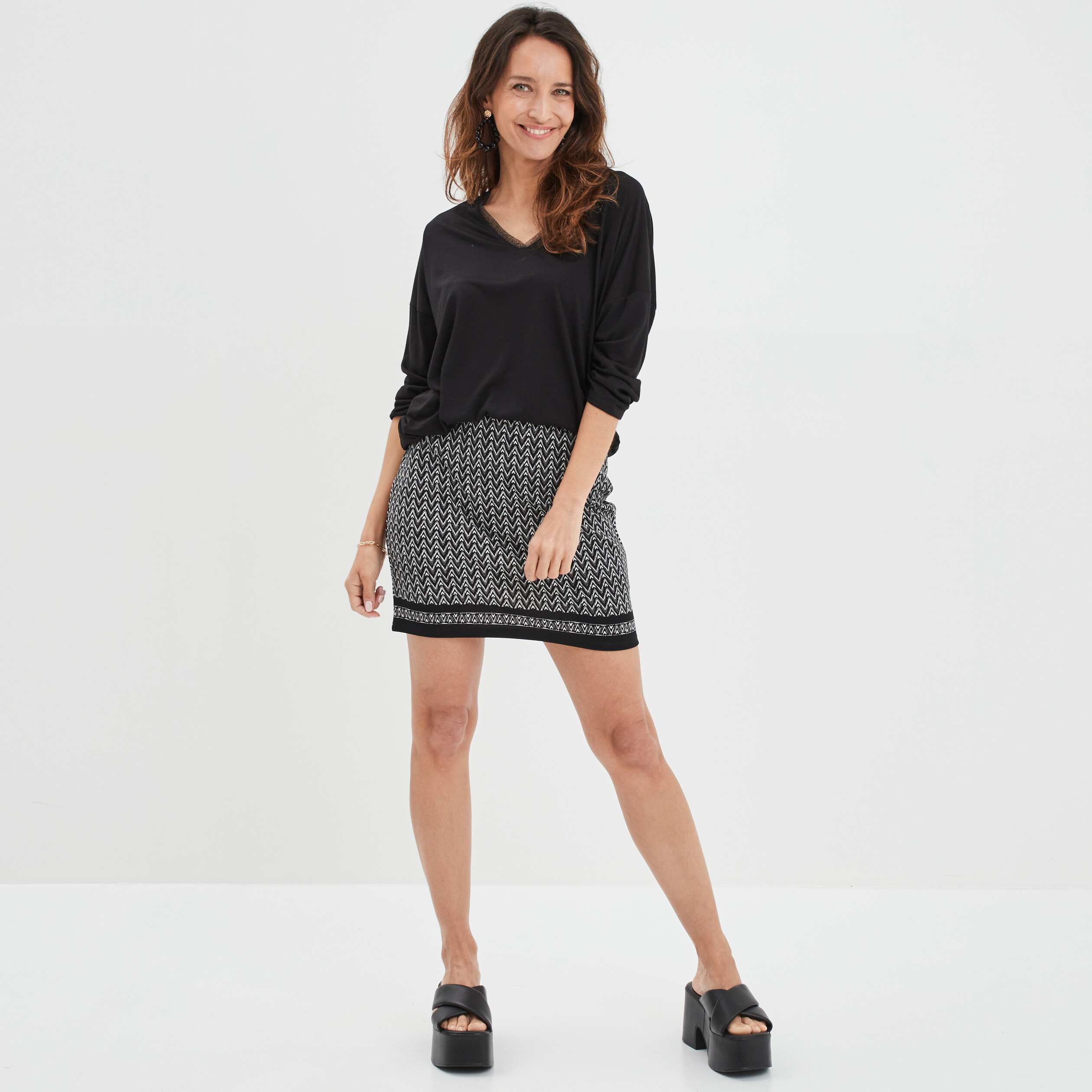 jupe courte droite taille elastiquee noir femme Jupe courte droite taille élastiquée noir femme