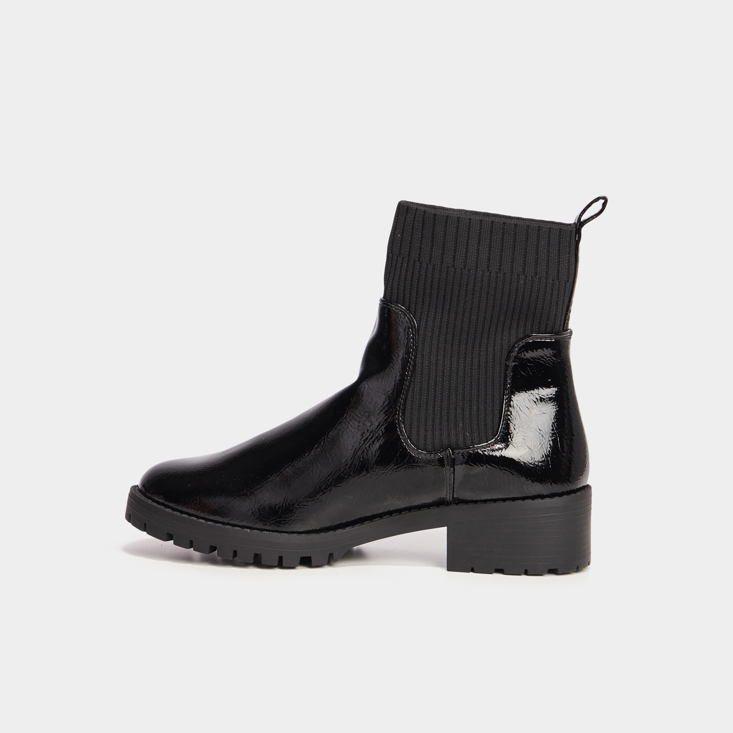 Bottines chelsea vernies &agrave; talons plats noir femme