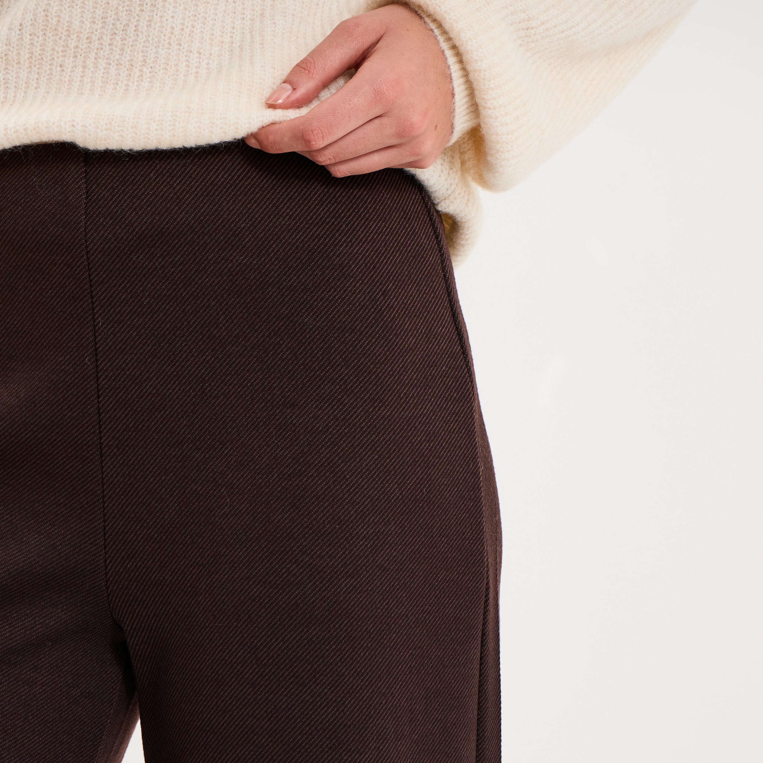 Pantalon large fluide effet cr&ecirc;pe marron fonc&eacute; femme
