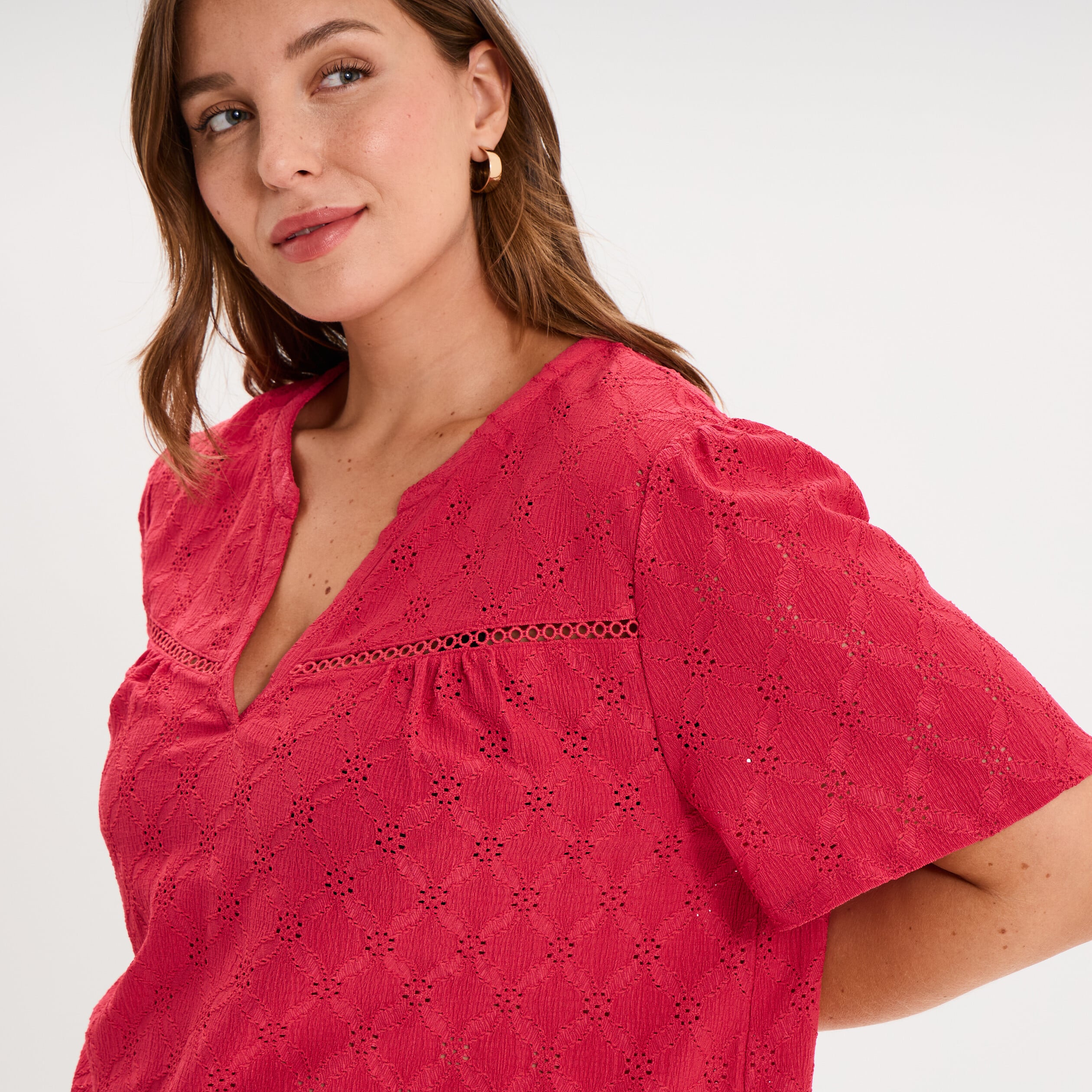 T-shirt broderie anglaise col tunisien rose cerise femme grande taille