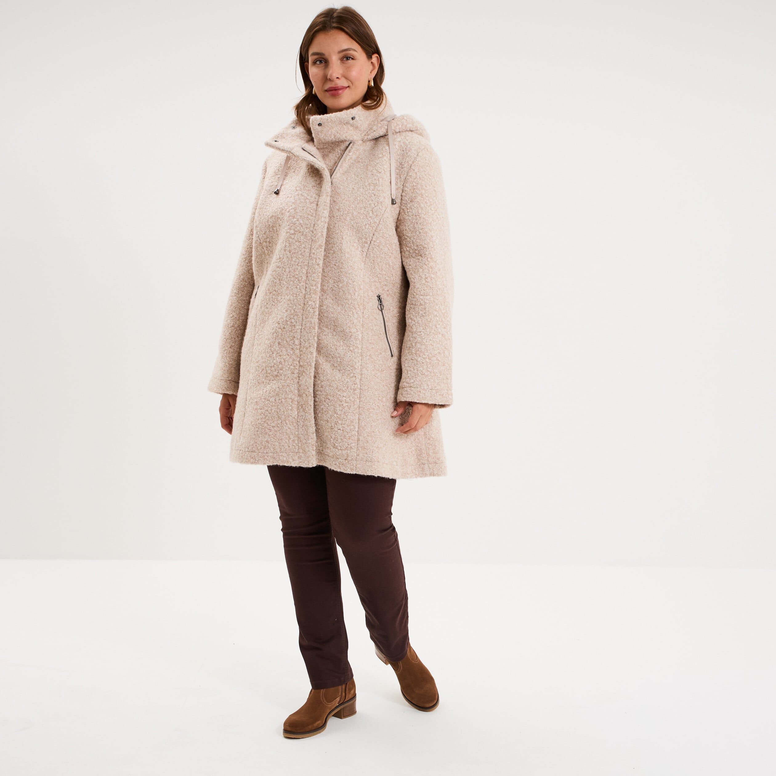 Manteau aspect bouclette &agrave; capuche sable femme grande taille