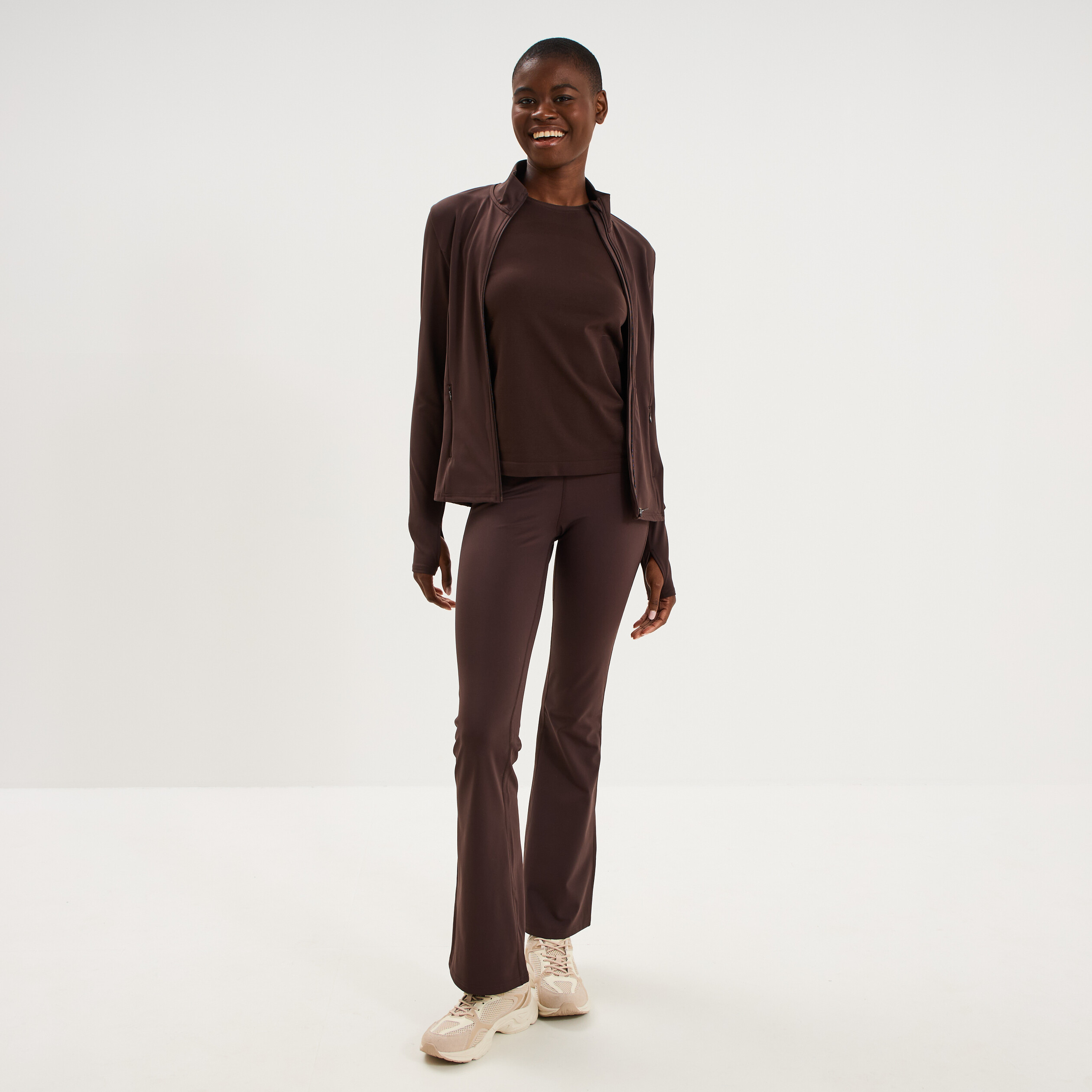 Veste de sport ajust&eacute;e avec fermeture marron fonc&eacute; femme