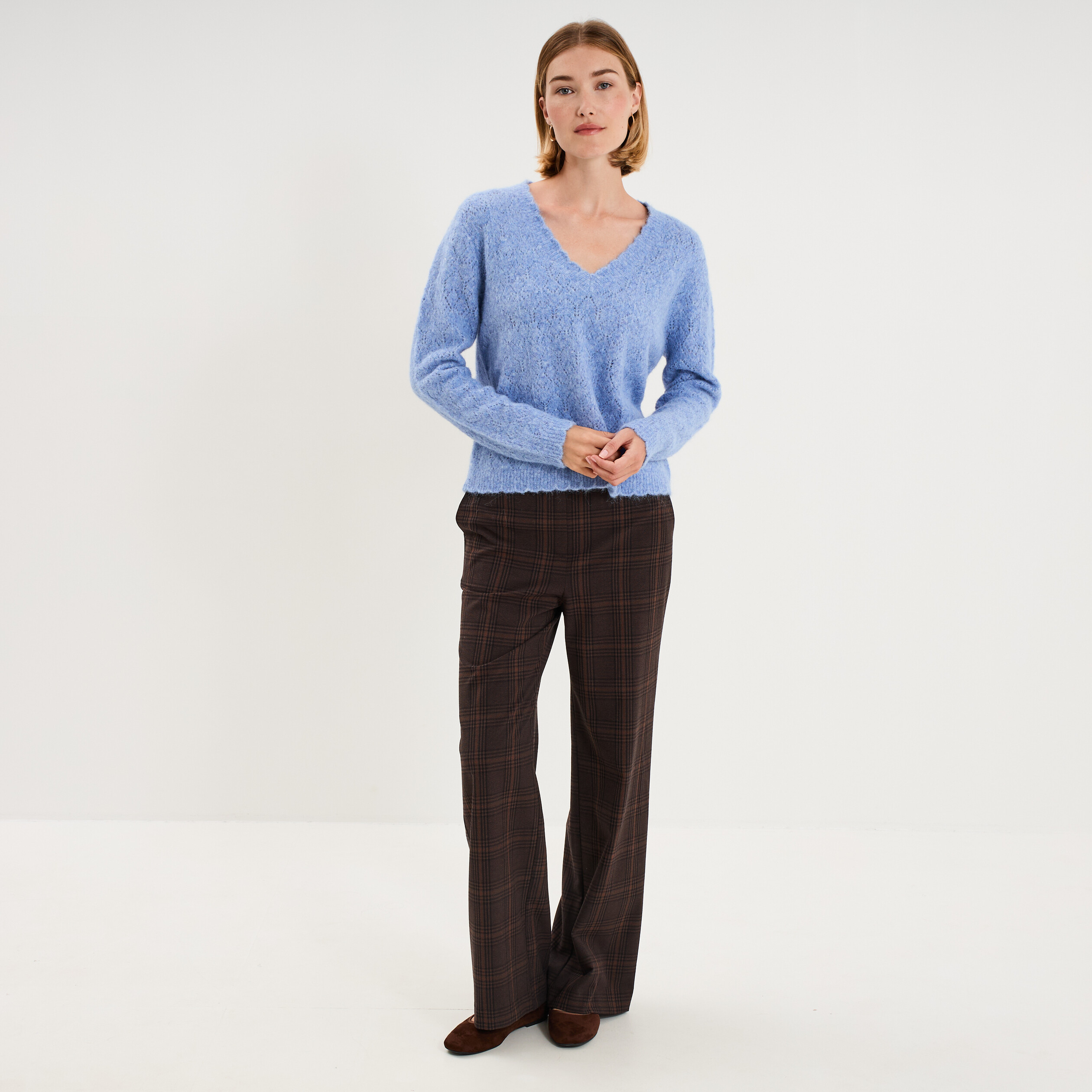 Pull col V ajour&eacute; manches longues bleu ciel femme