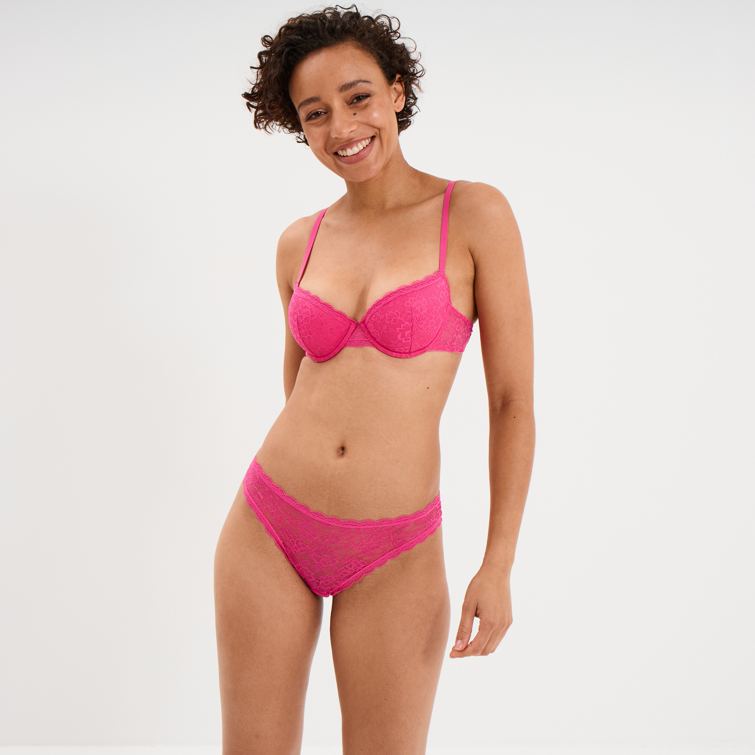 Soutien-gorge corbeille padd&eacute; dentelle rose fushia femme