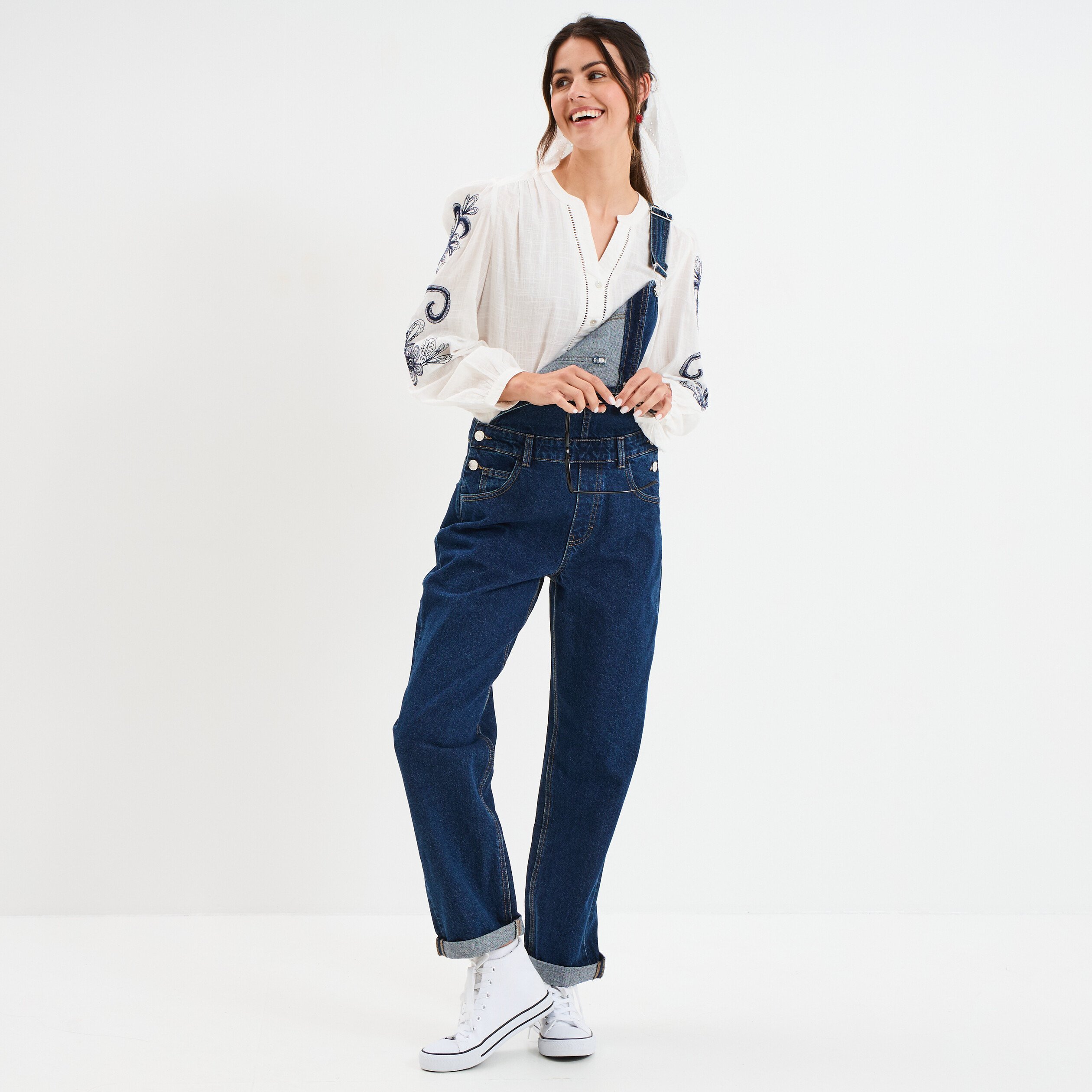 salopette en jean mom boutonnee bleu fonce femme Salopette en jean mom boutonnée bleu foncé femme
