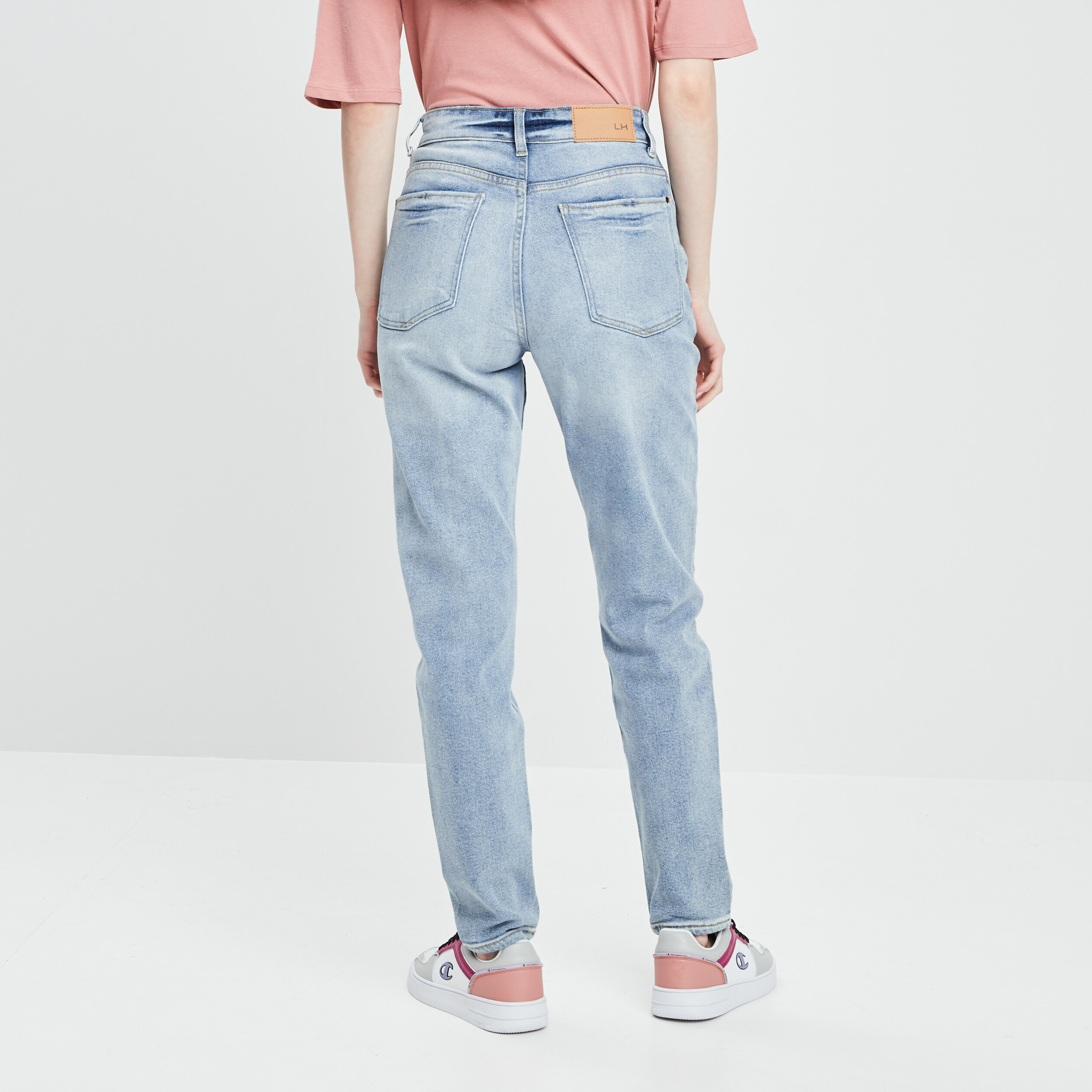 jeans mom taille haute a revers denim bleach femme Jeans mom taille haute à revers denim bleach femme