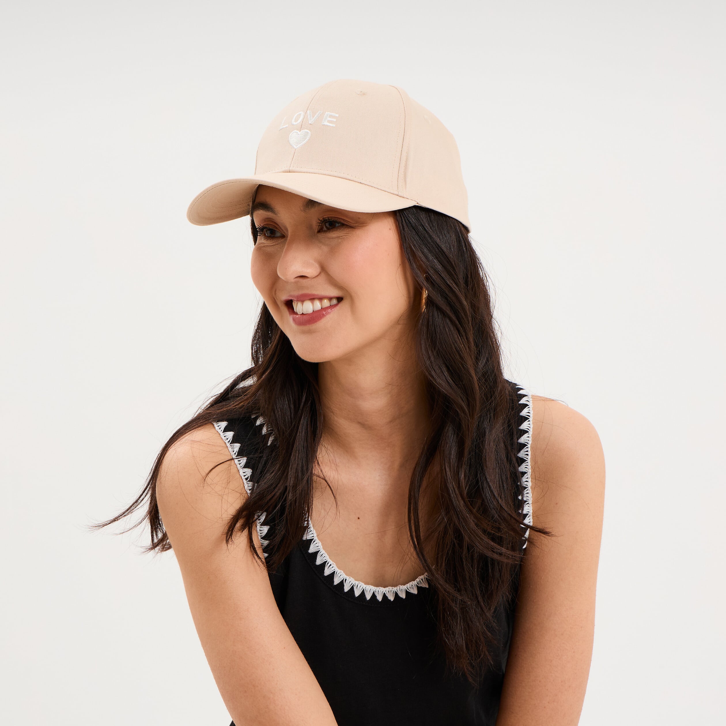 Casquette brod&eacute;e coton sable femme
