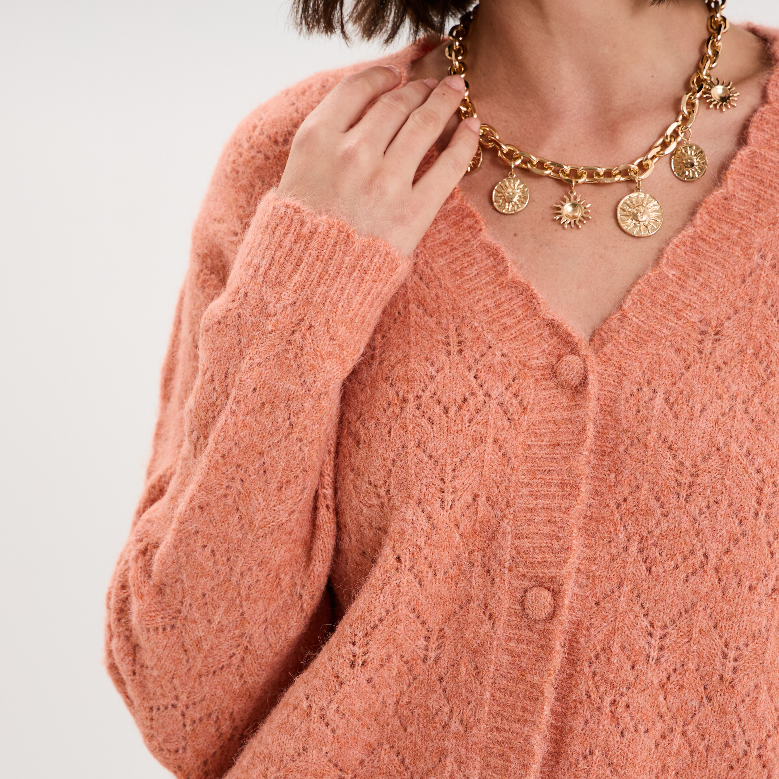 Gilet cardigan ajour&eacute; manches longues rose corail femme