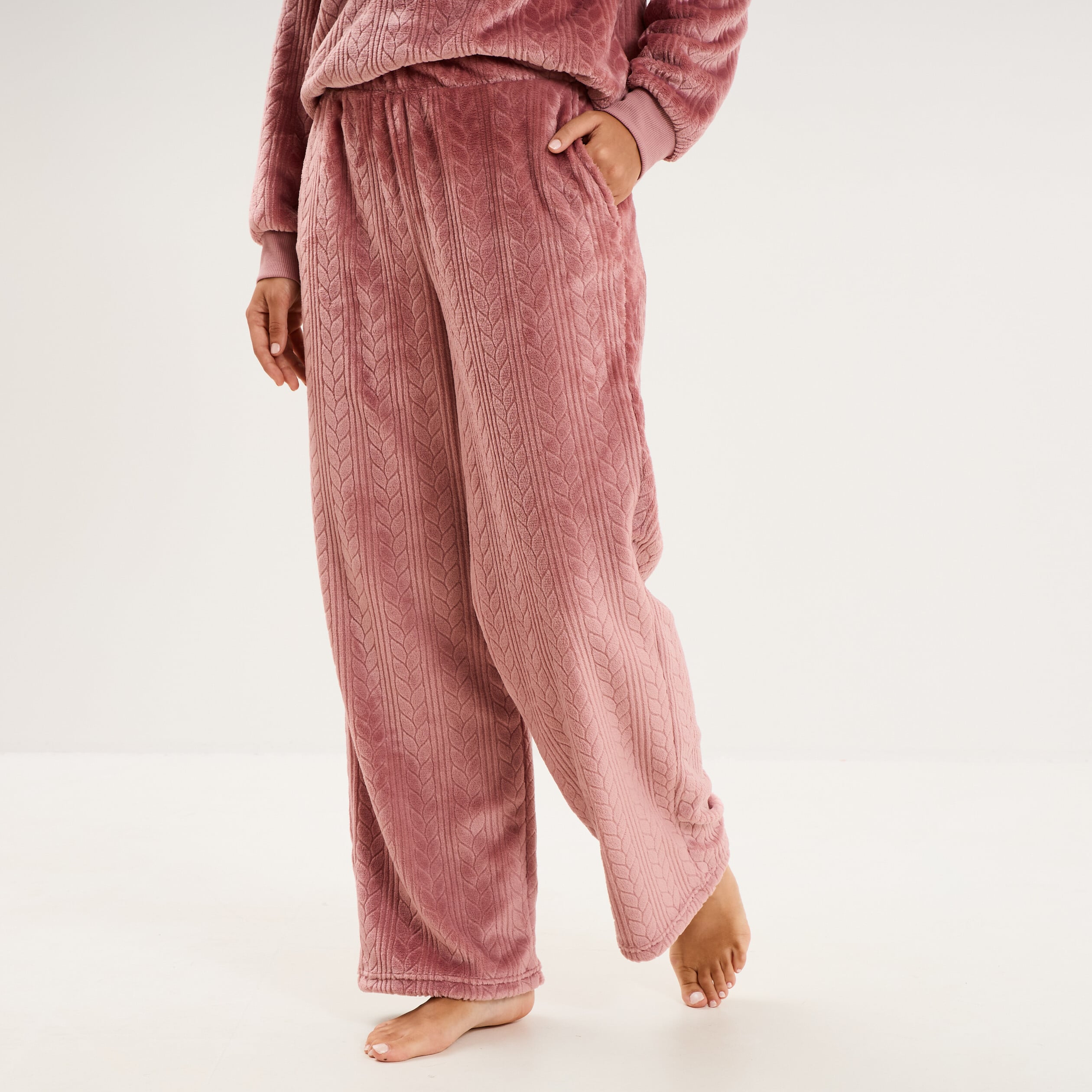 Pantalon effet polaire d&eacute;tails torsades rose framboise femme