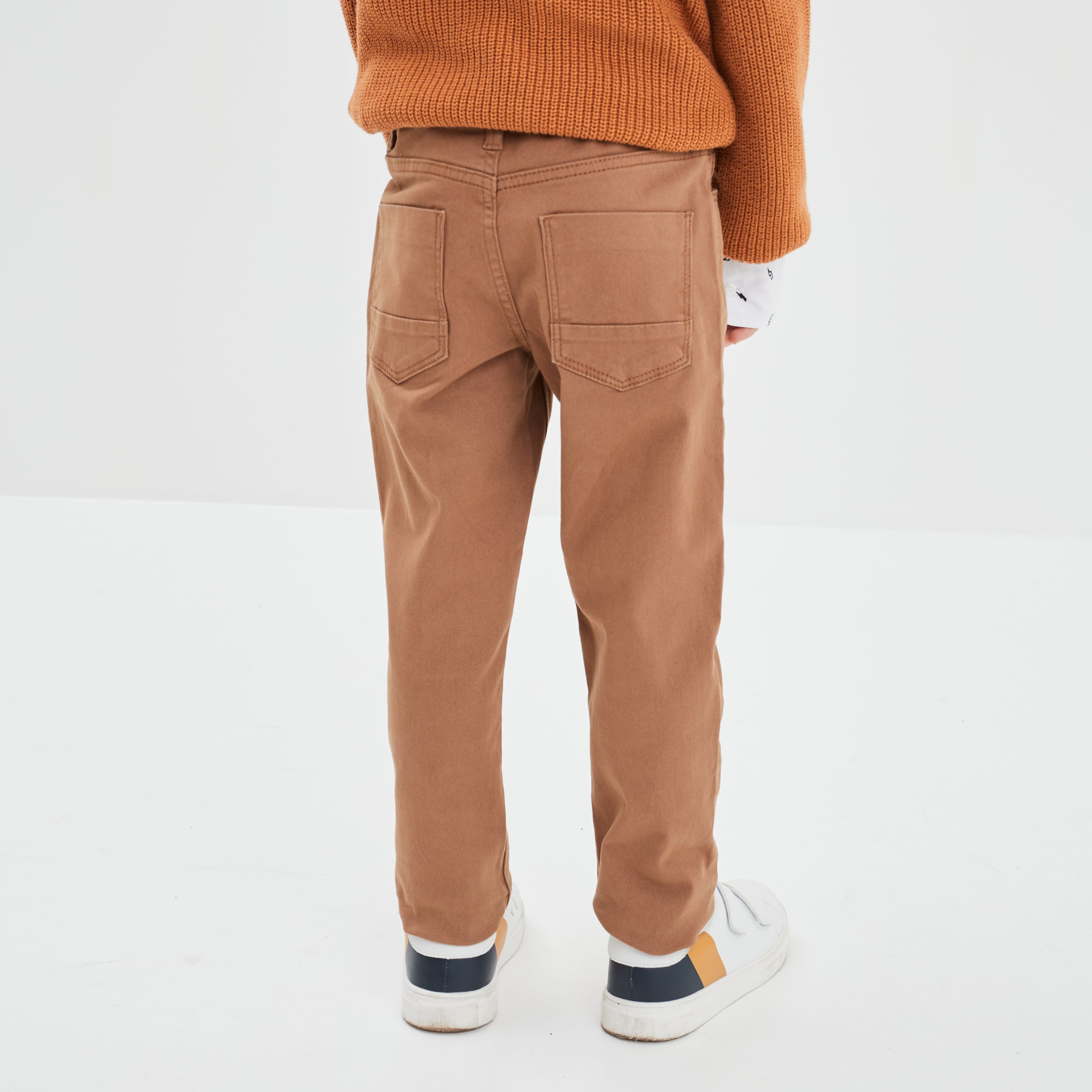 Pantalon slim stretch marron gar&ccedil;on