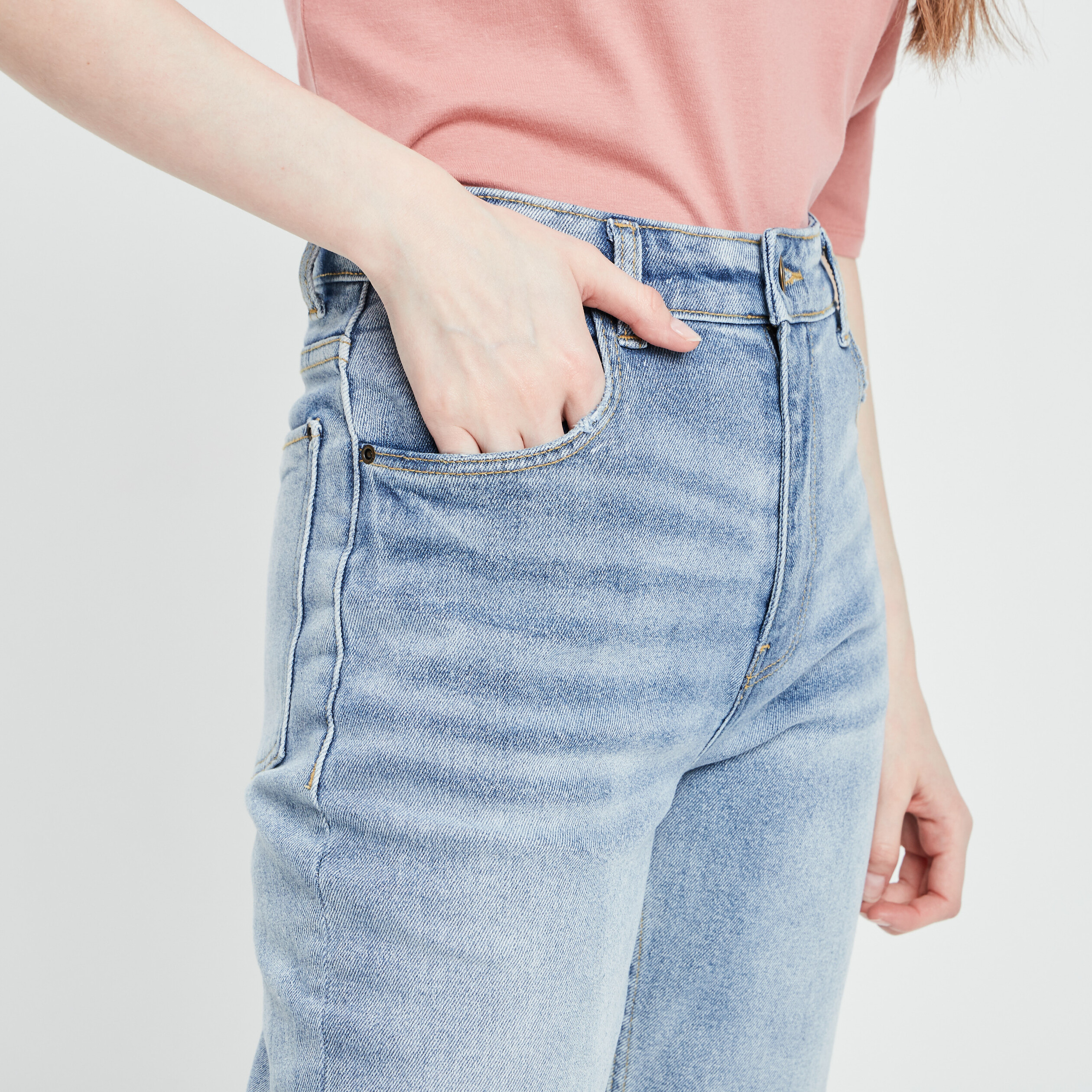 jeans mom taille haute a revers denim bleach femme Jeans mom taille haute à revers denim bleach femme