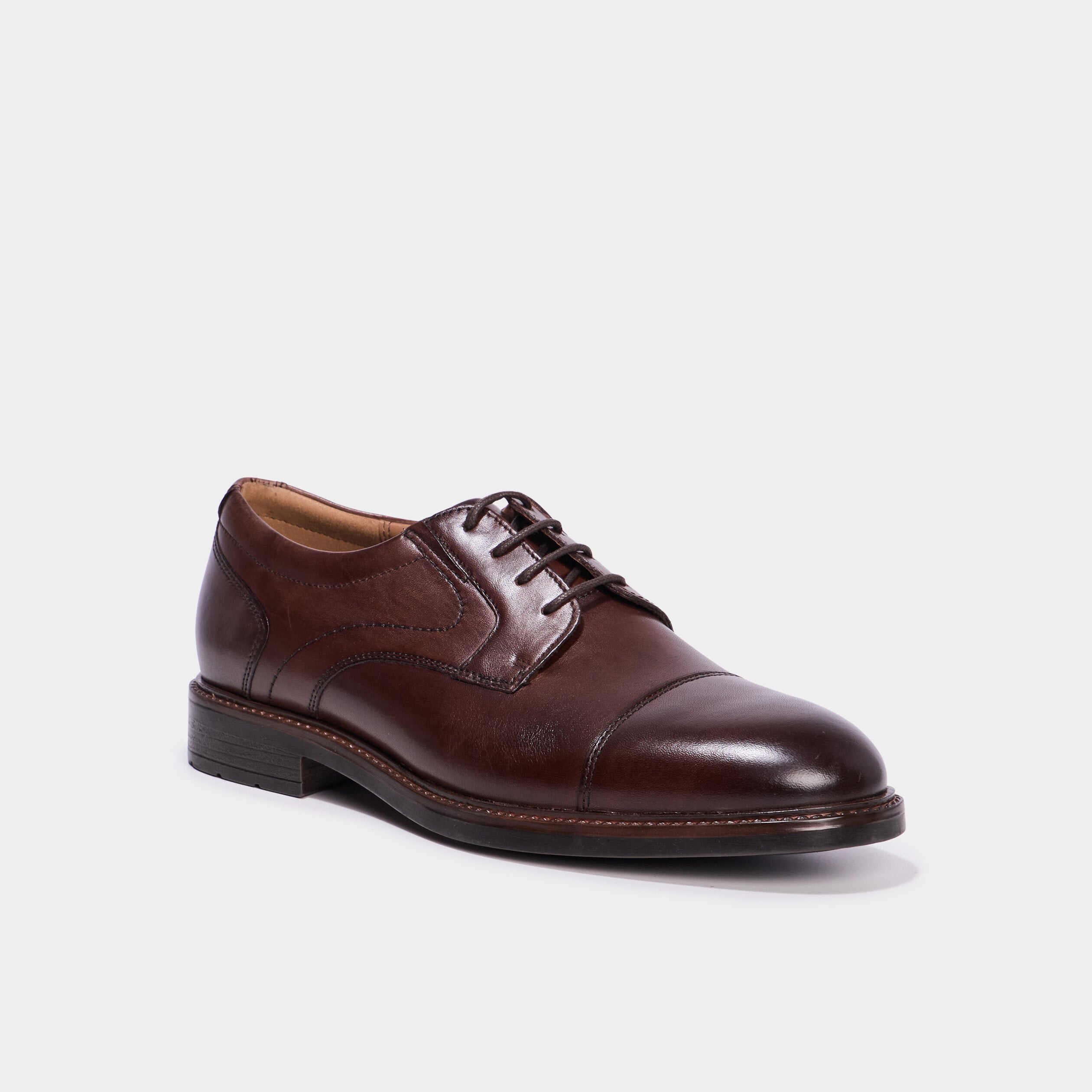 Derbies en cuir &agrave; bout rond marron homme