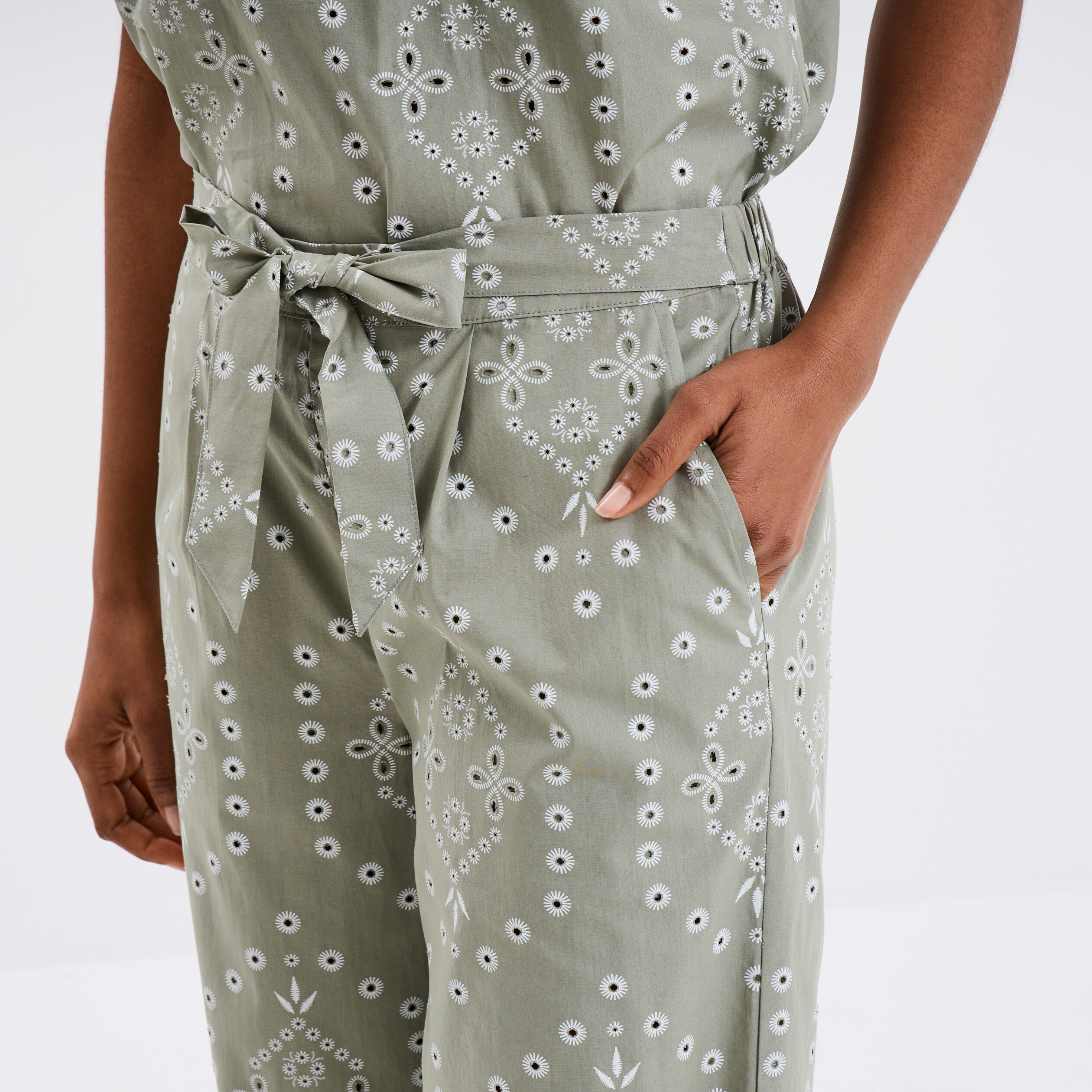 pantalon regular broderie anglaise vert clair femme Pantalon regular broderie anglaise vert clair femme