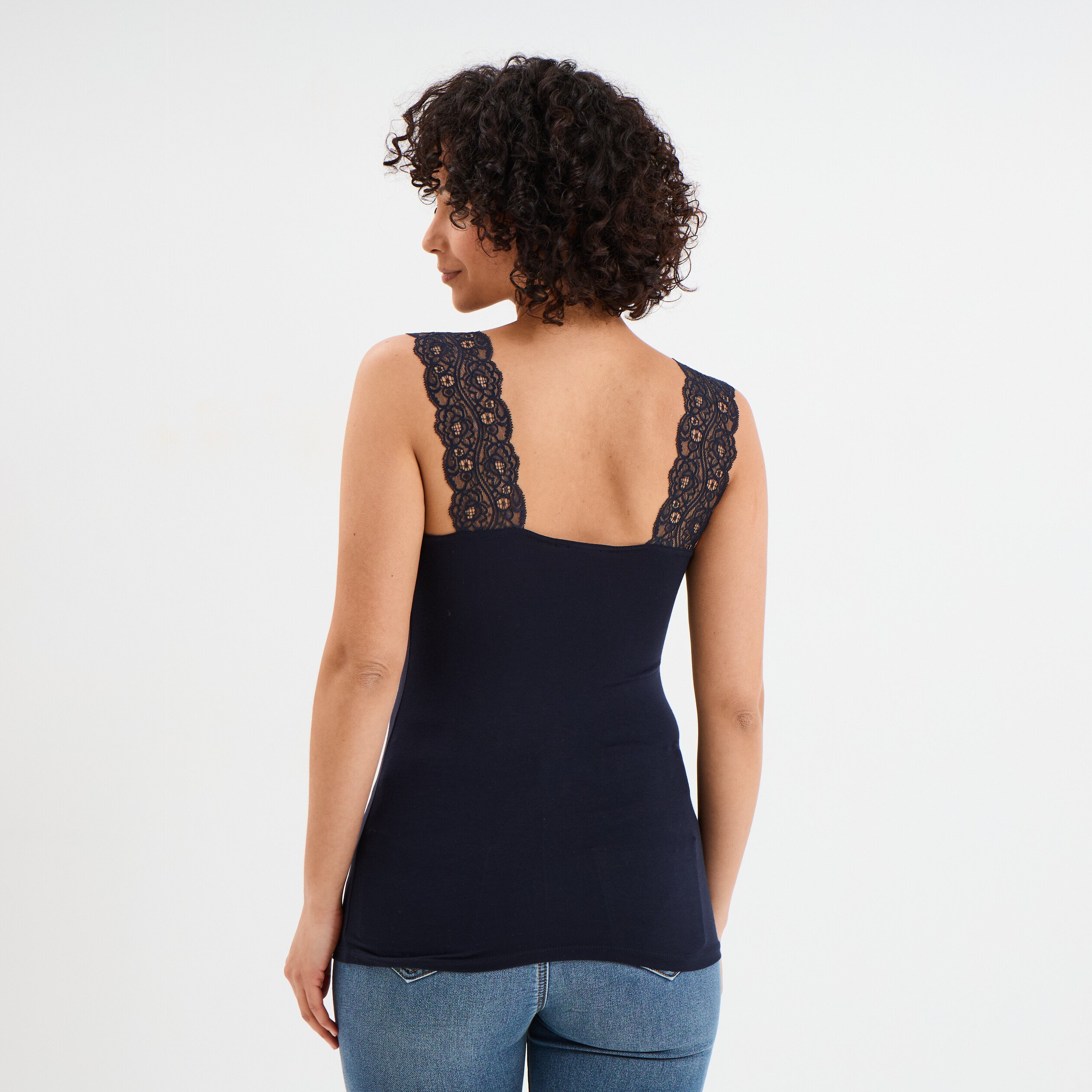 debardeur ajuste avec dentelle bleu fonce femme Débardeur ajusté avec dentelle bleu foncé femme