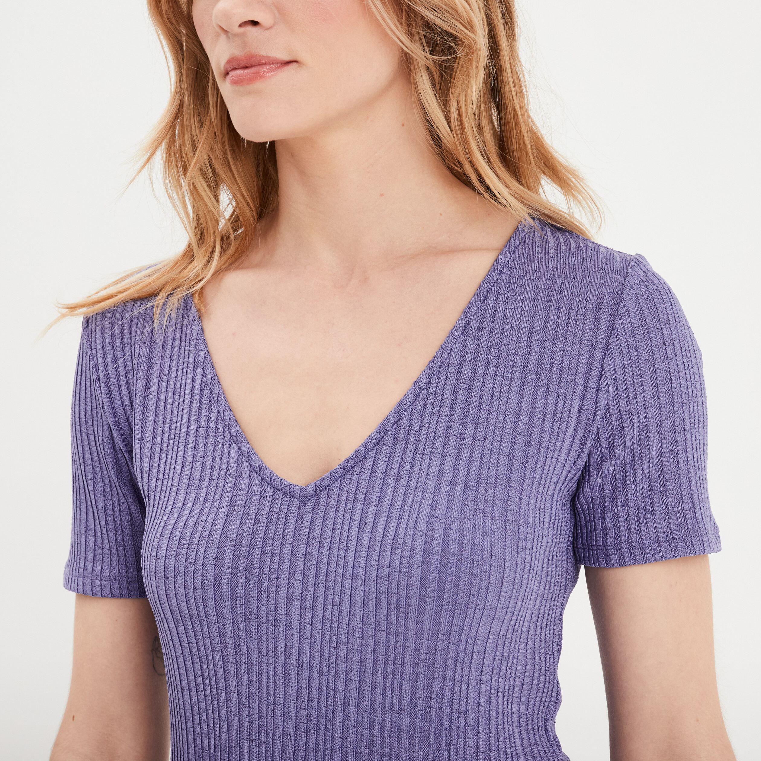 t shirt col en v cotele violet fonce femme T-shirt col en V côtelé violet foncé femme