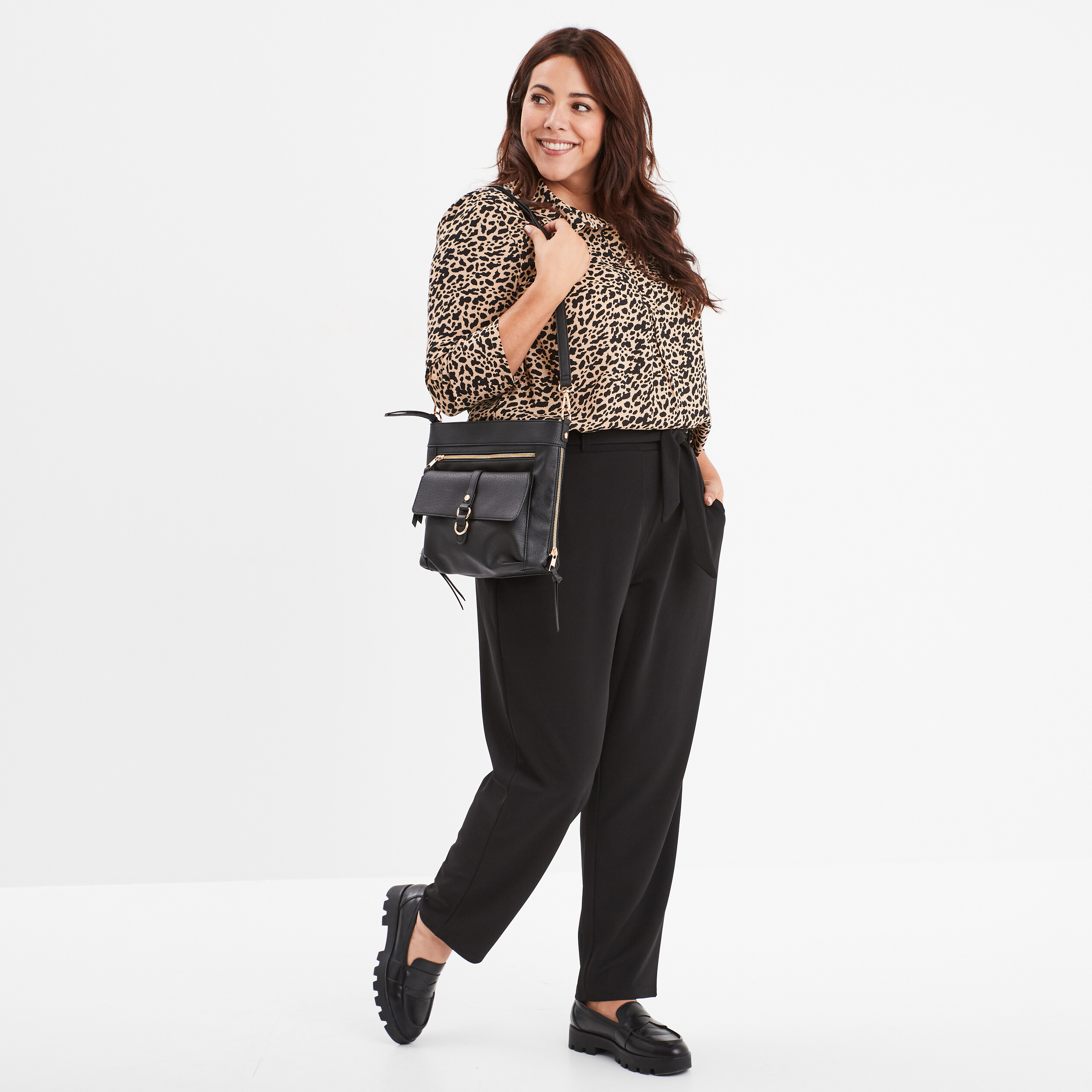 Pantalon cigarette ceintur&eacute; effet cr&ecirc;pe noir femme grande taille