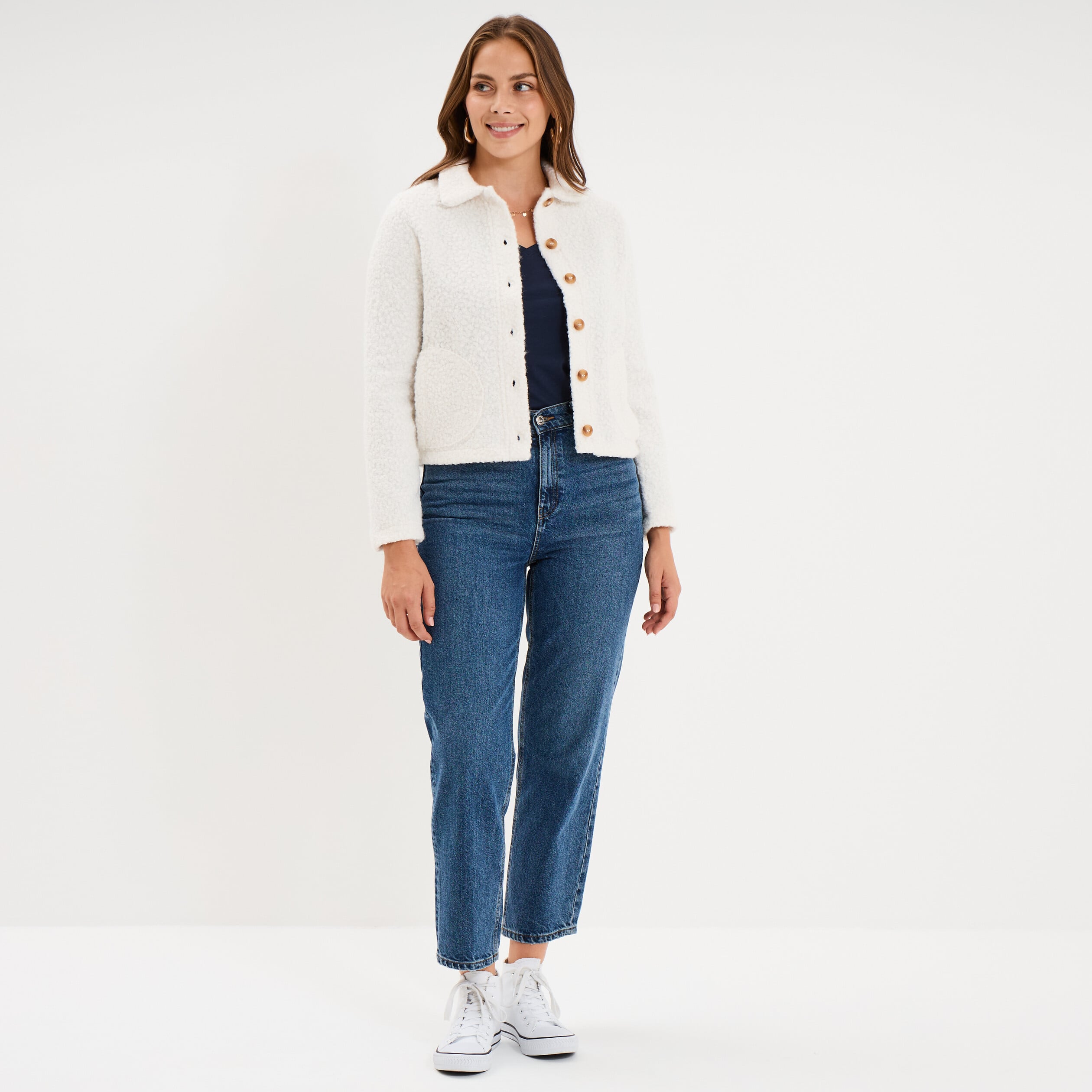 Veste courte boutonn&eacute;e effet bouclette blanc femme
