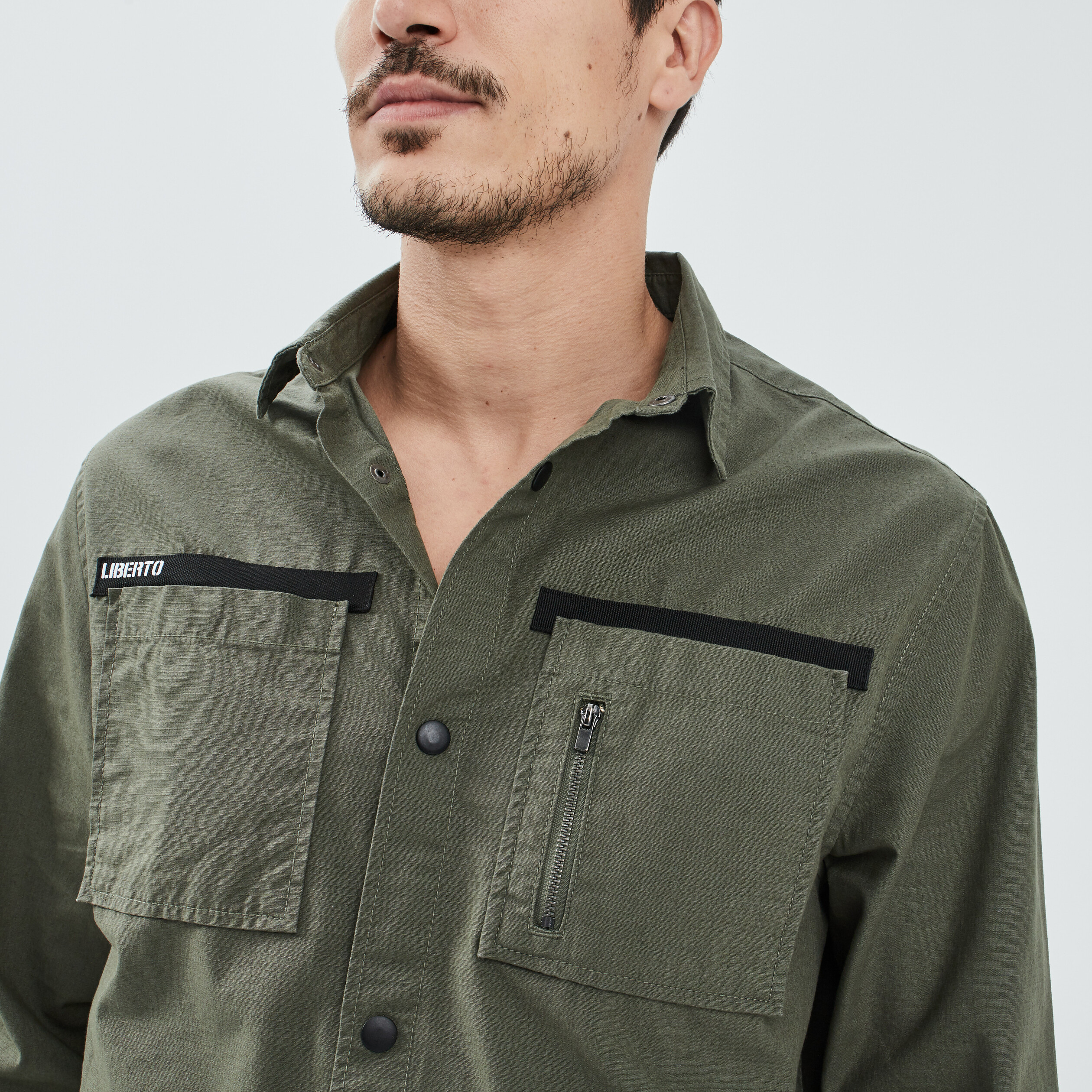 Chemise manches longues détail zippé vert kaki homme