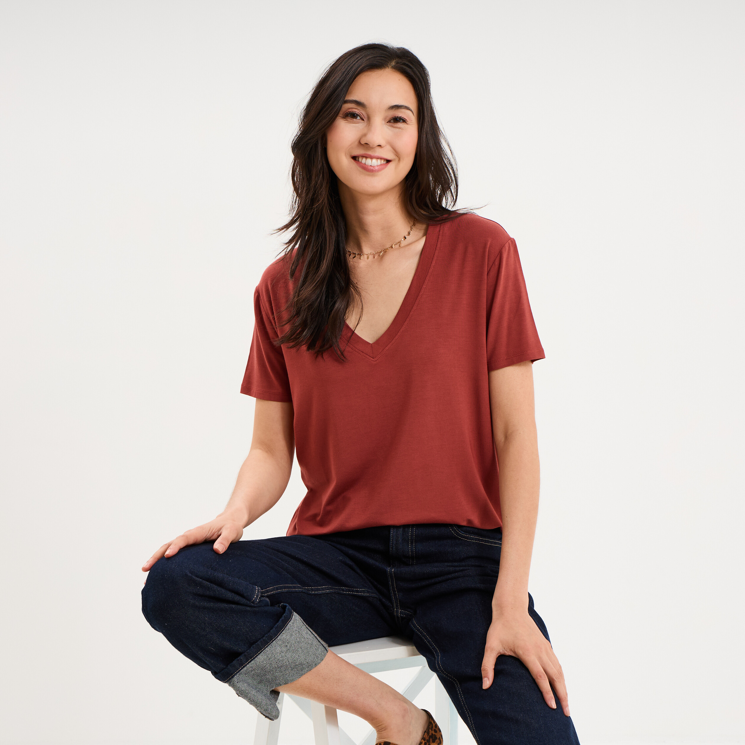 T-shirt fluide col en V manches courtes rouge fonc&eacute; femme