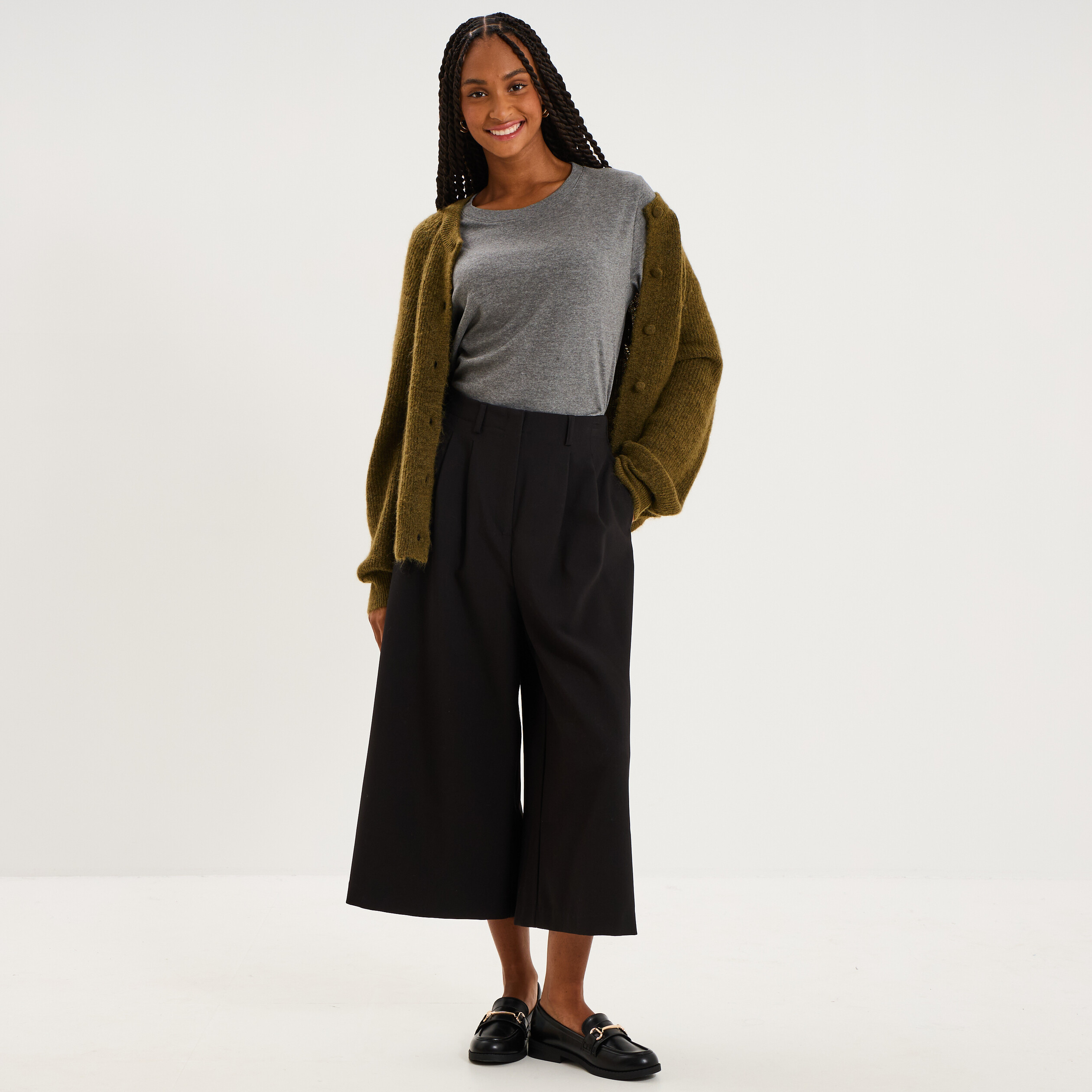 Gilet cardigan col rond boutonn&eacute; vert olive femme