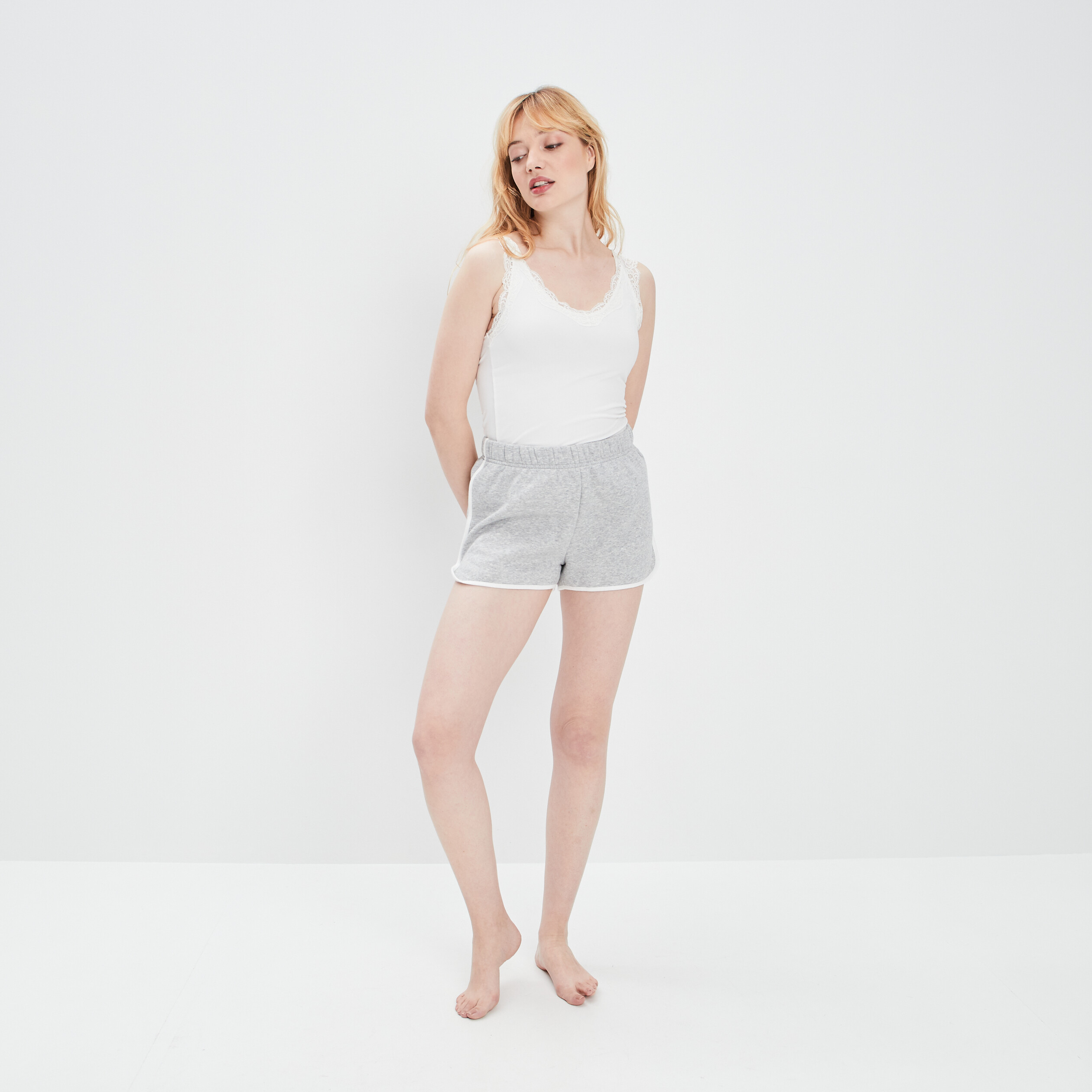 Short droit taille élastiquée gris clair femme