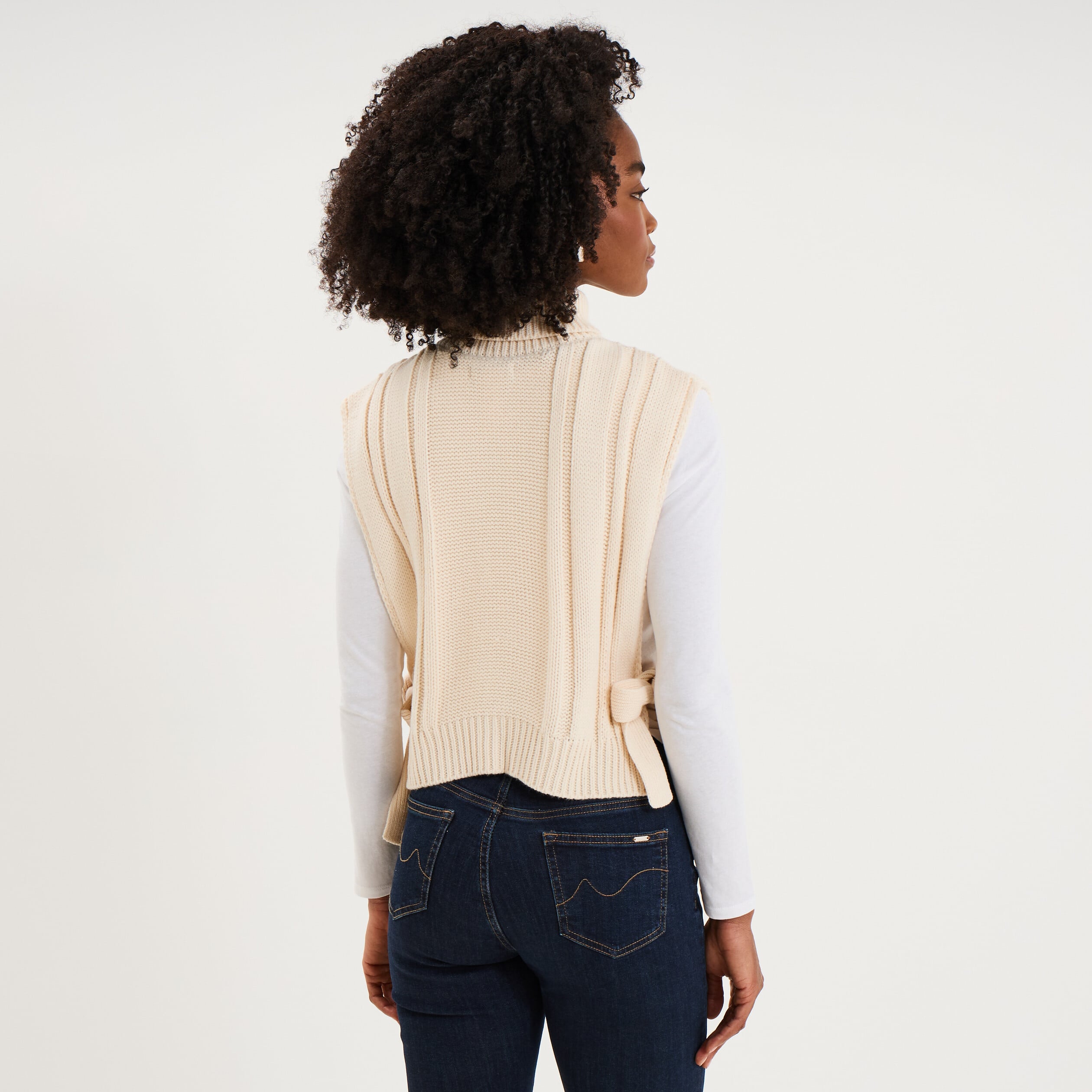 Pull poncho col roul&eacute; sans manches sable femme