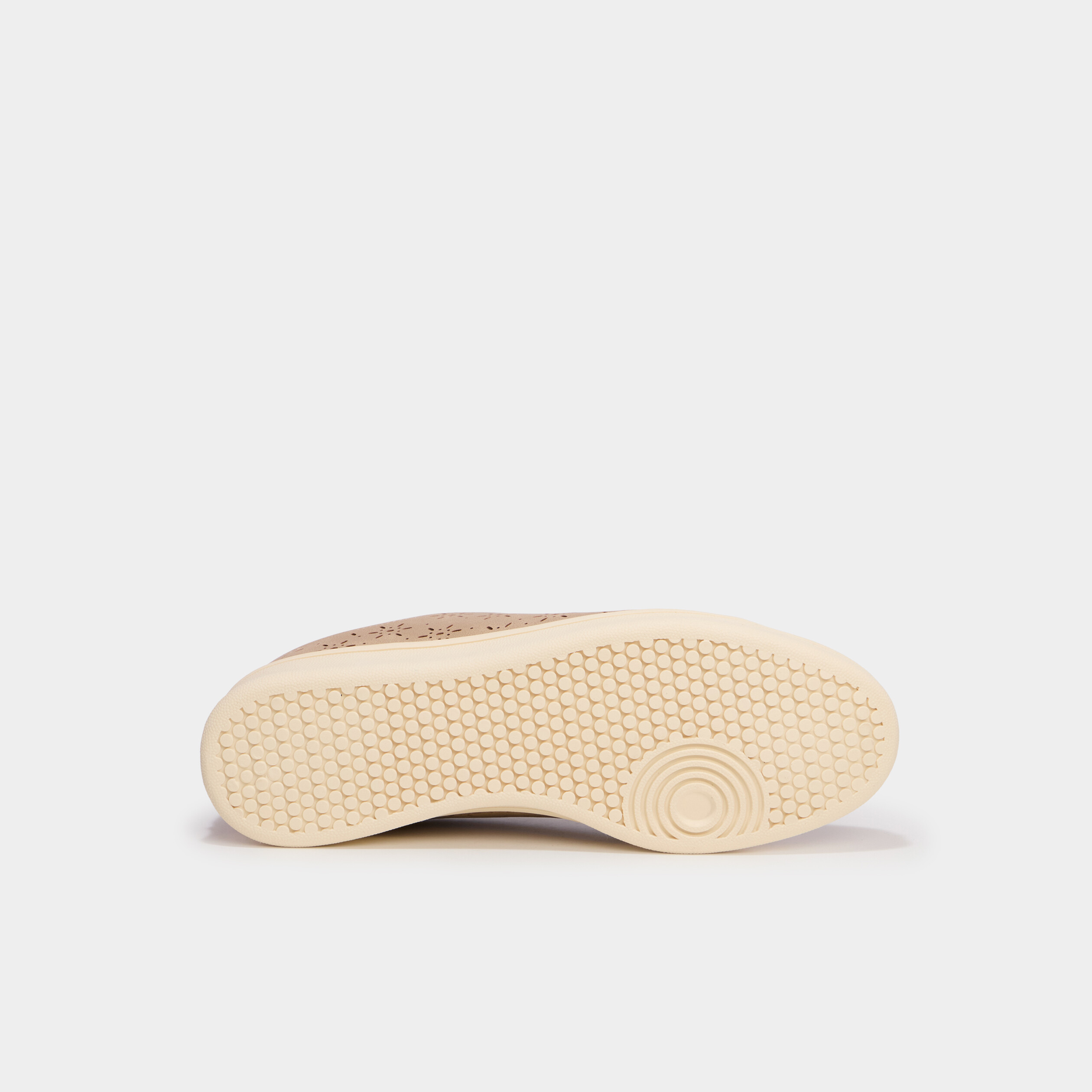 Baskets perfor&eacute;es semelle plate sable femme