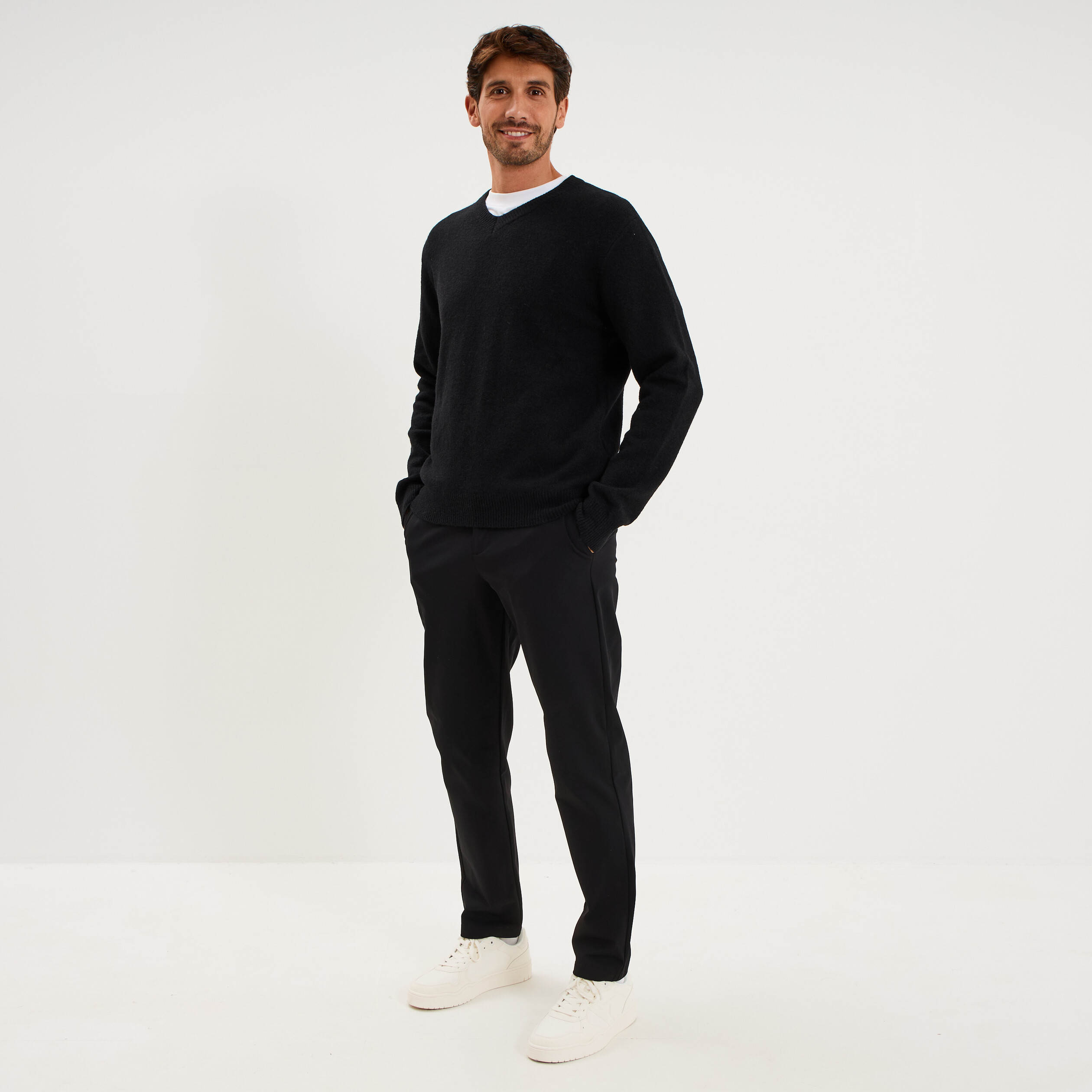 Pull droit col en V manches longues noir homme