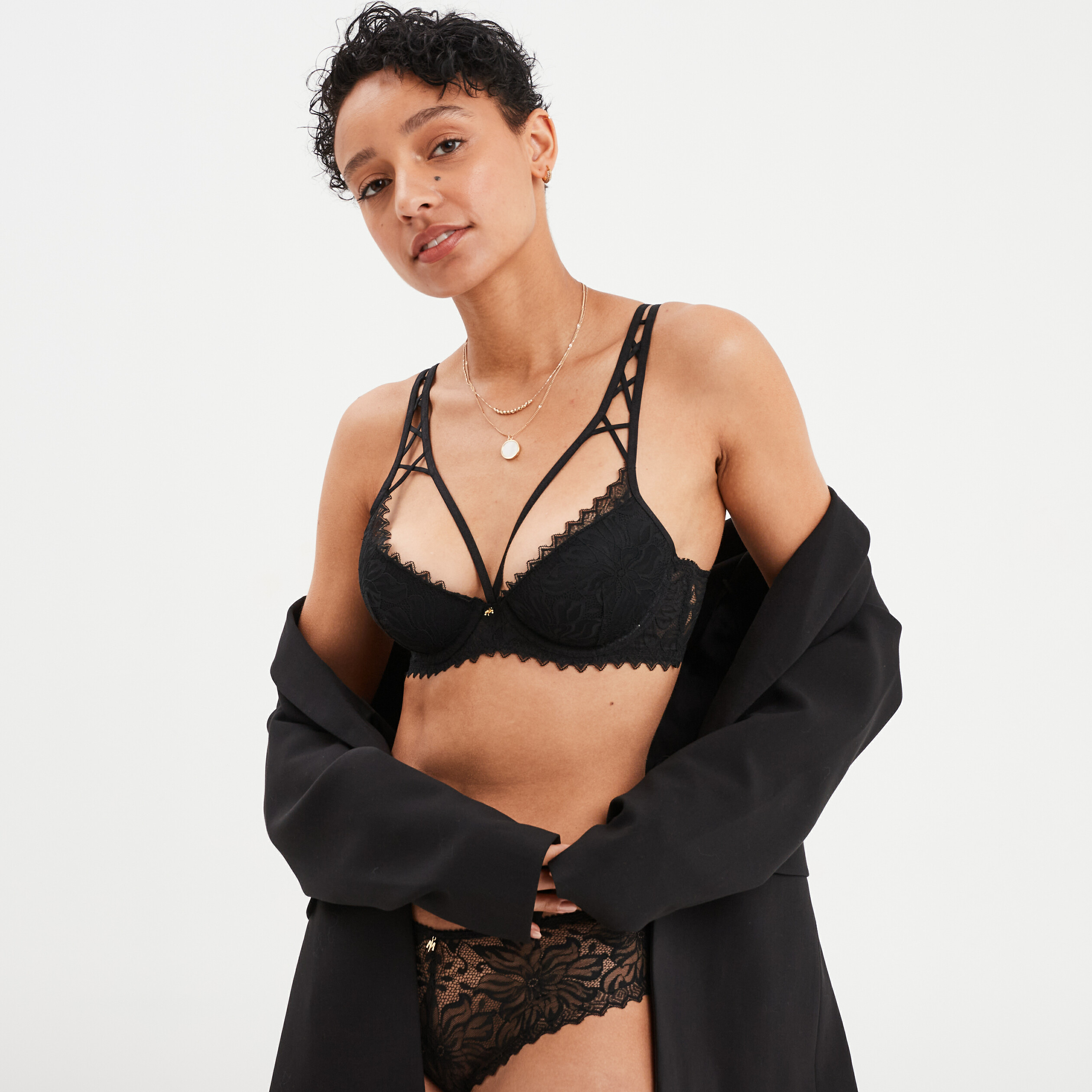 soutien gorge push up dentelle et lacage noir femme Soutien-gorge push up dentelle et laçage noir femme