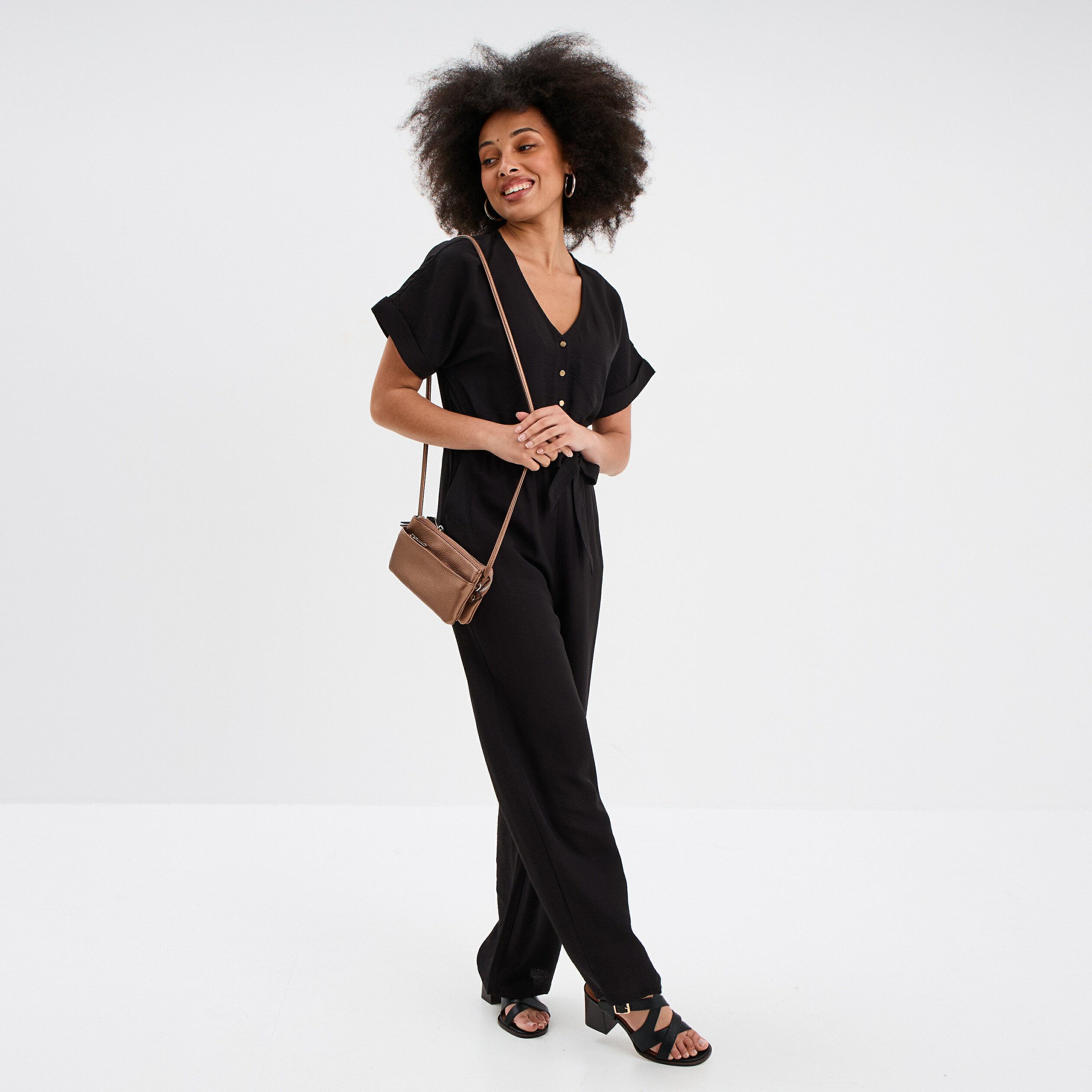 Combinaison pantalon ceintur&eacute;e col en V noir femme