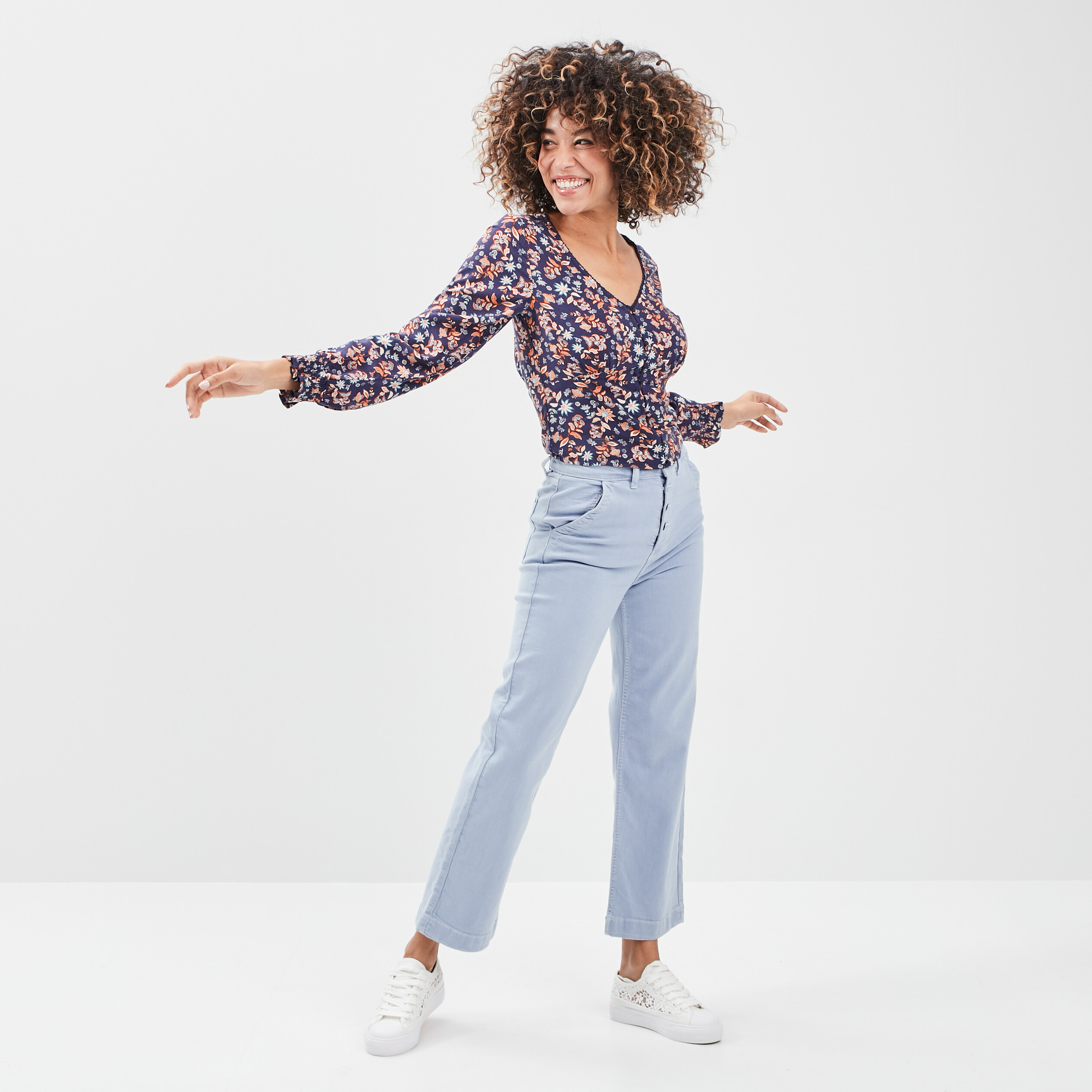 chemise fleurie col v bleu marine femme Chemise fleurie col V bleu marine femme