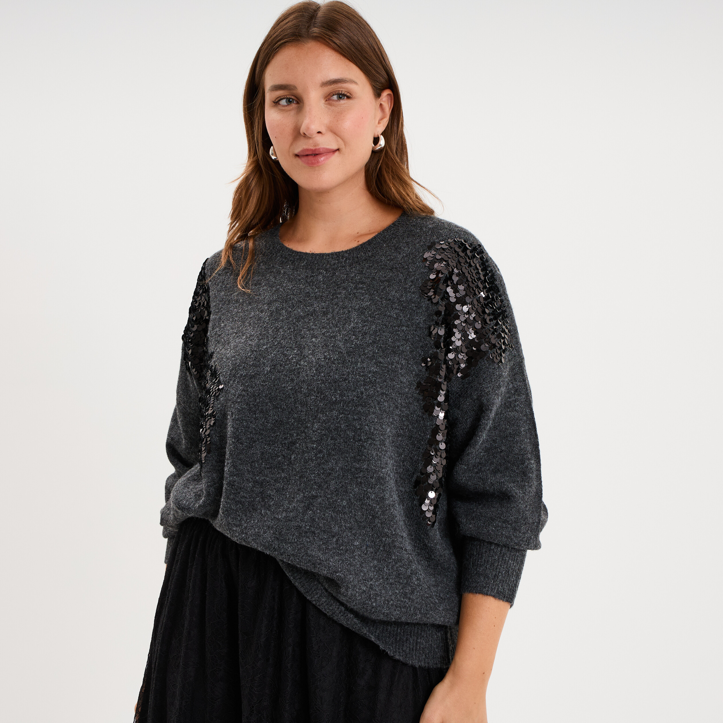 Pull &agrave; paillettes gris fonc&eacute; femme grande taille