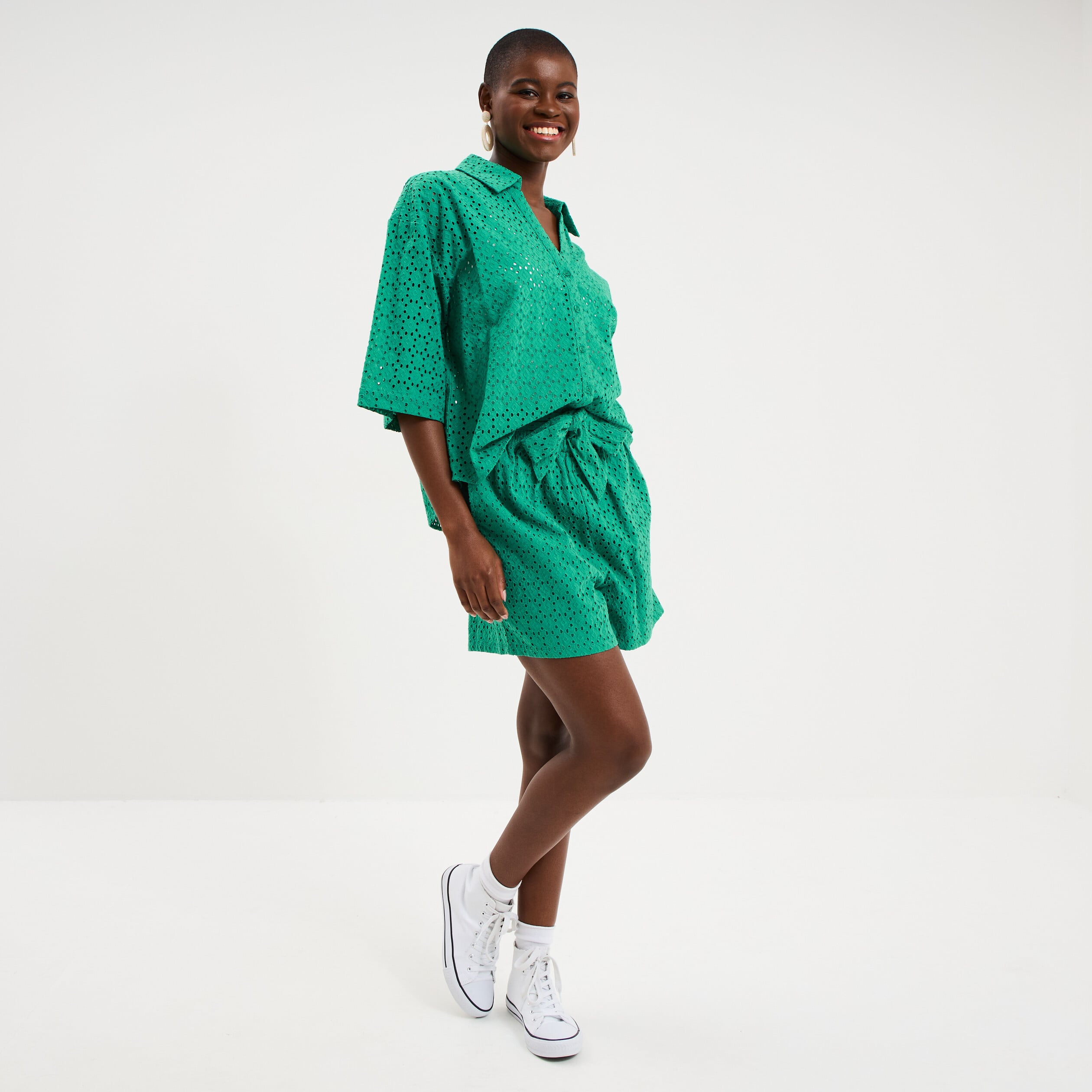 Short large broderie anglaise coton vert canard femme