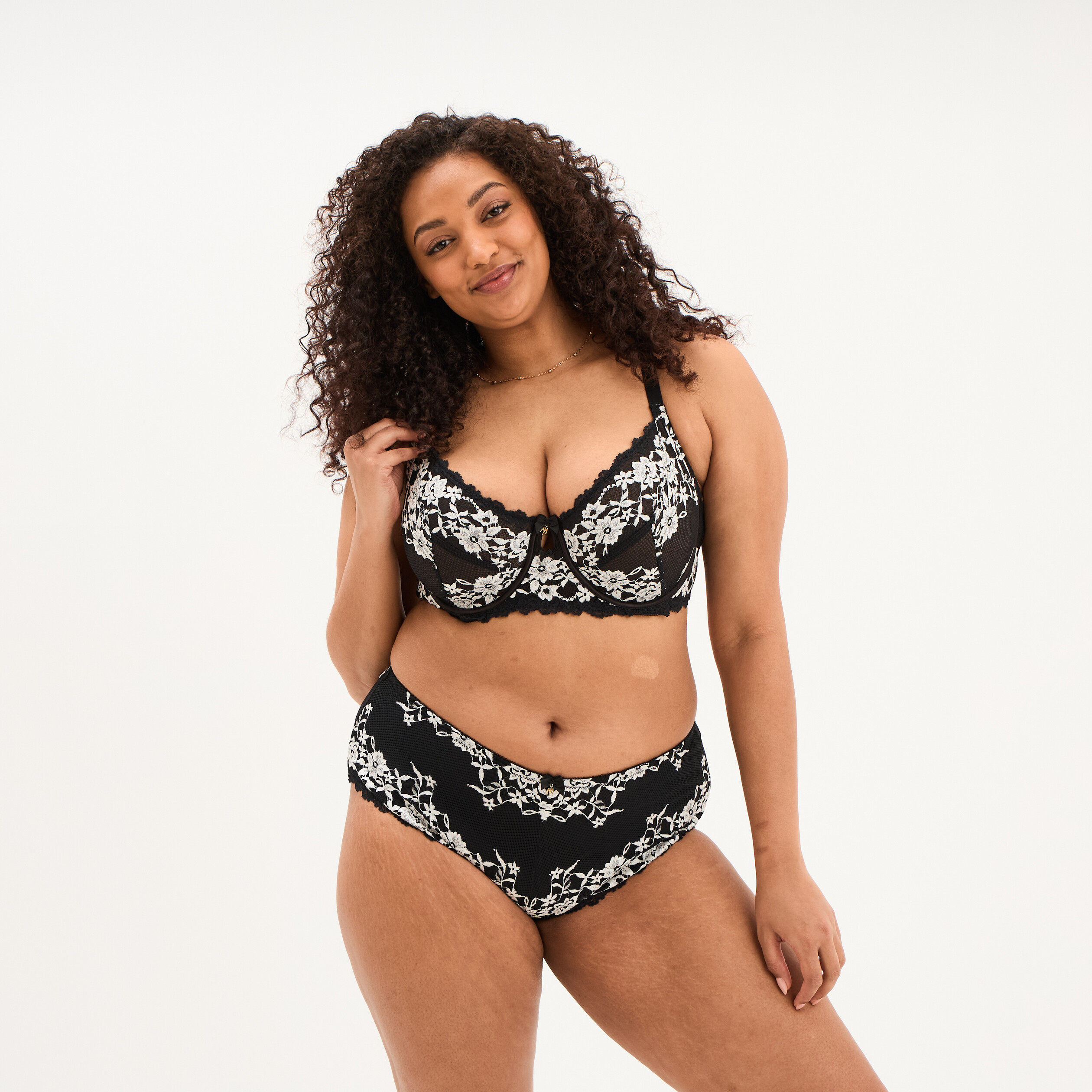 Soutien-gorge embo&icirc;tant dentelle noir femme grande taille