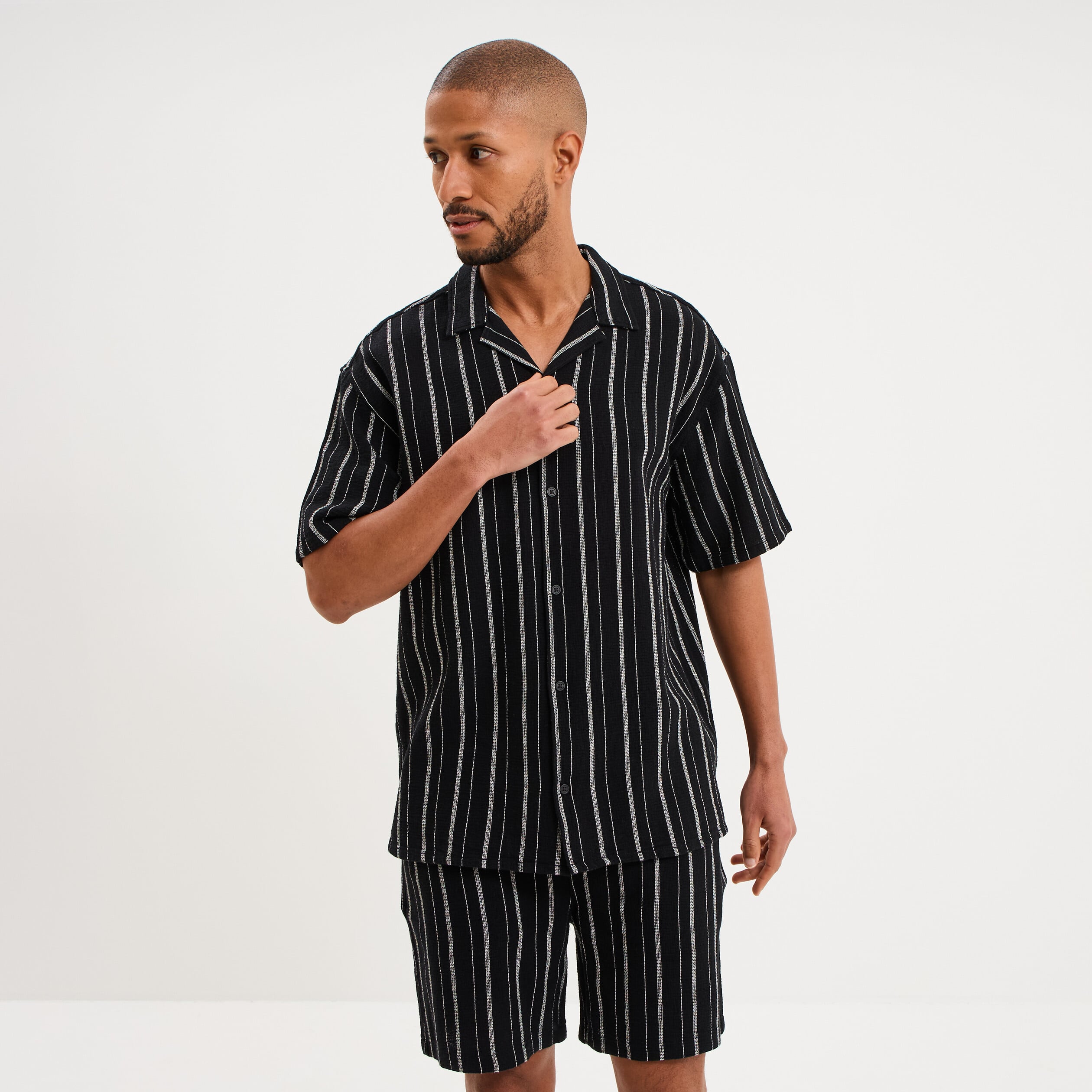 Chemise col cubain manches courtes coton noir homme
