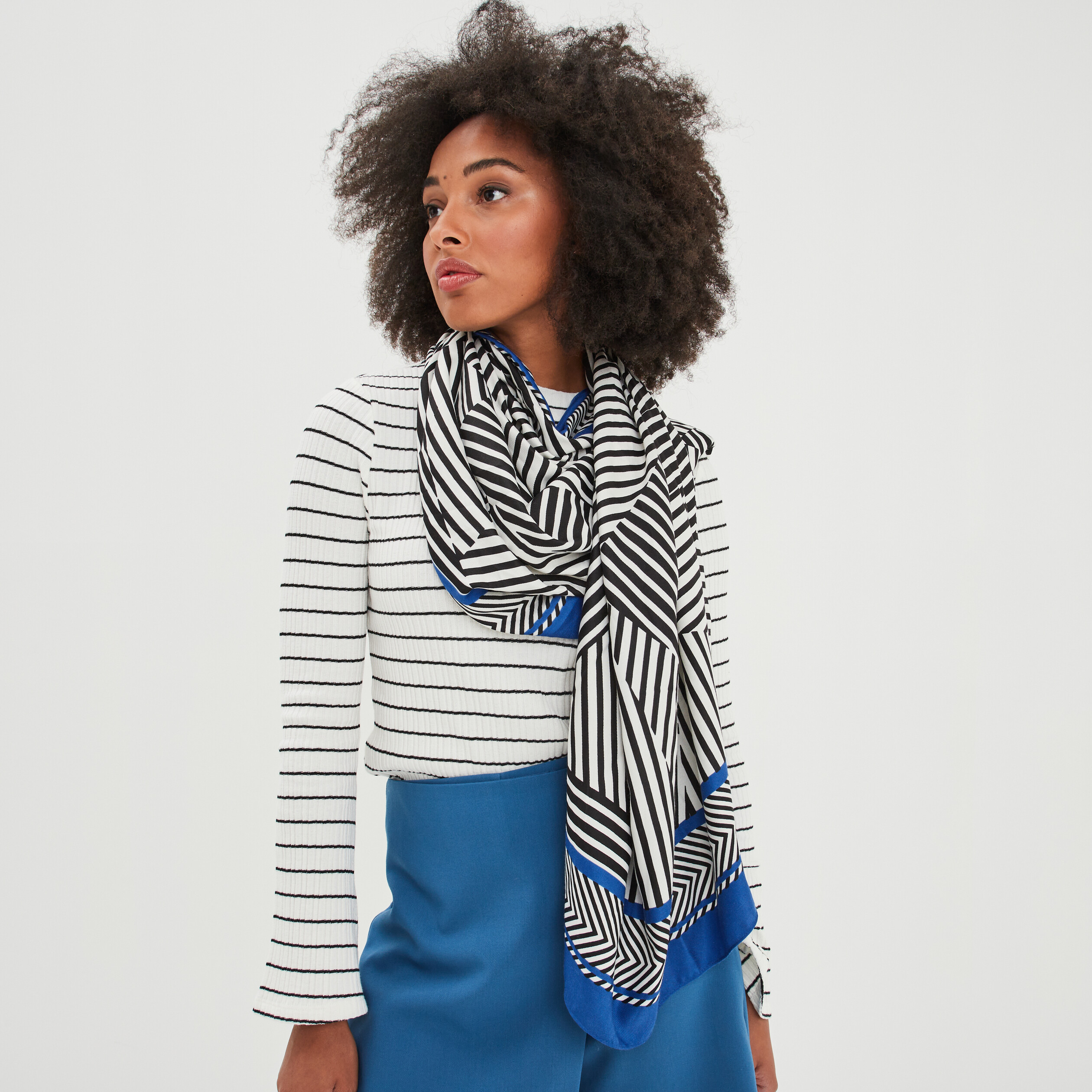 foulard bleu roi femme Foulard bleu roi femme